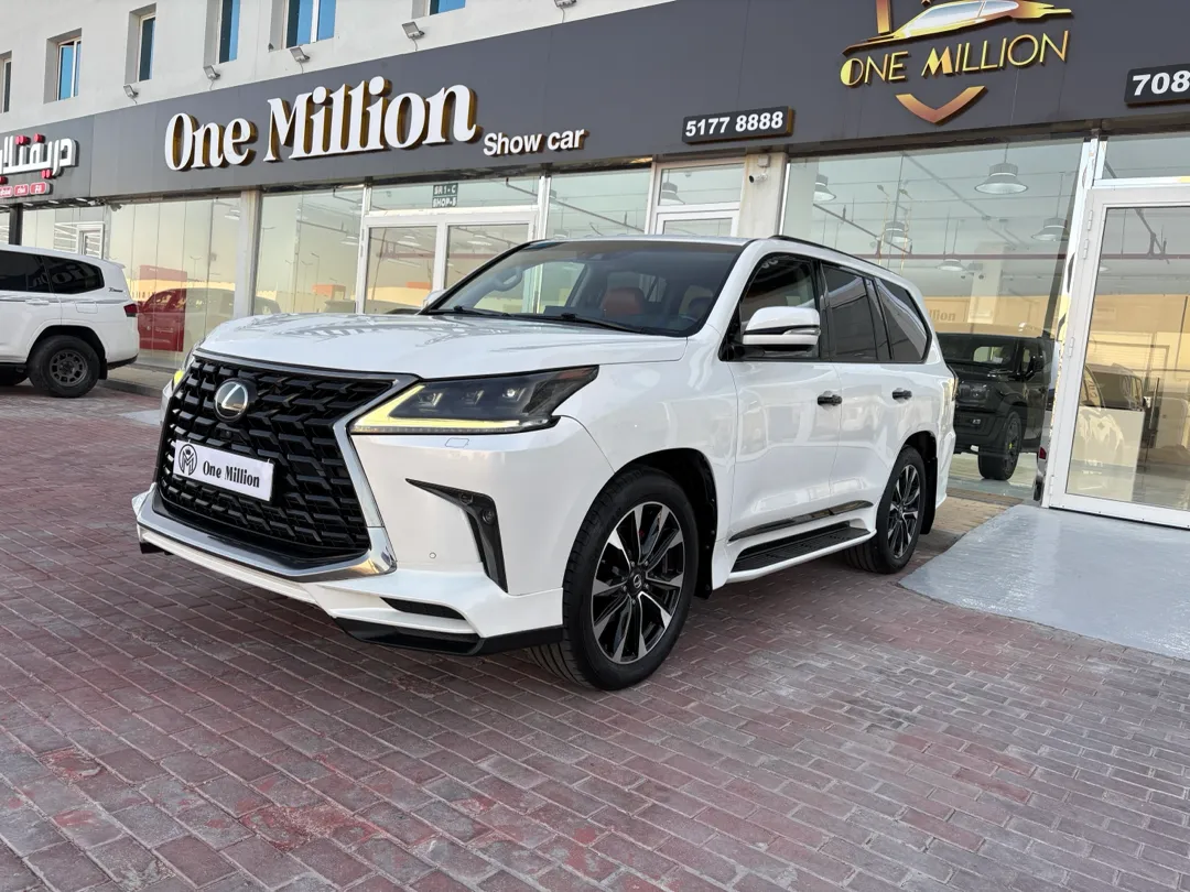 Lexus LX 570 2016 - Image 2