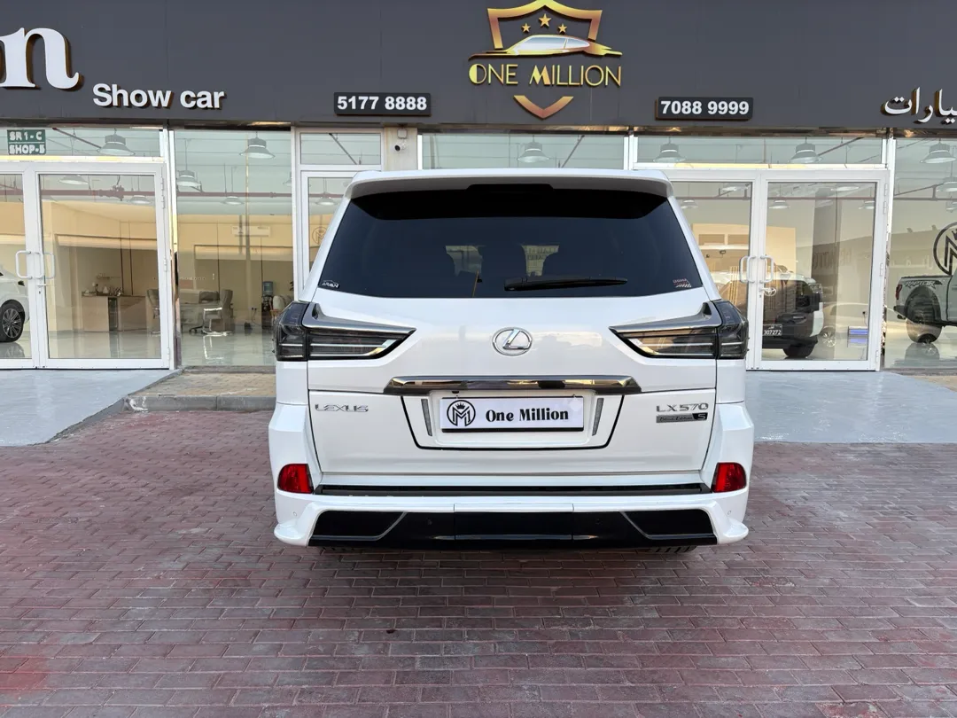 Lexus LX 570 2016 - Image 4