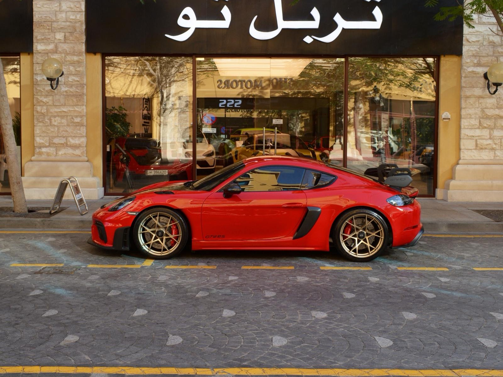 Porsche CAYMAN GT4RS 2025 - Image 2