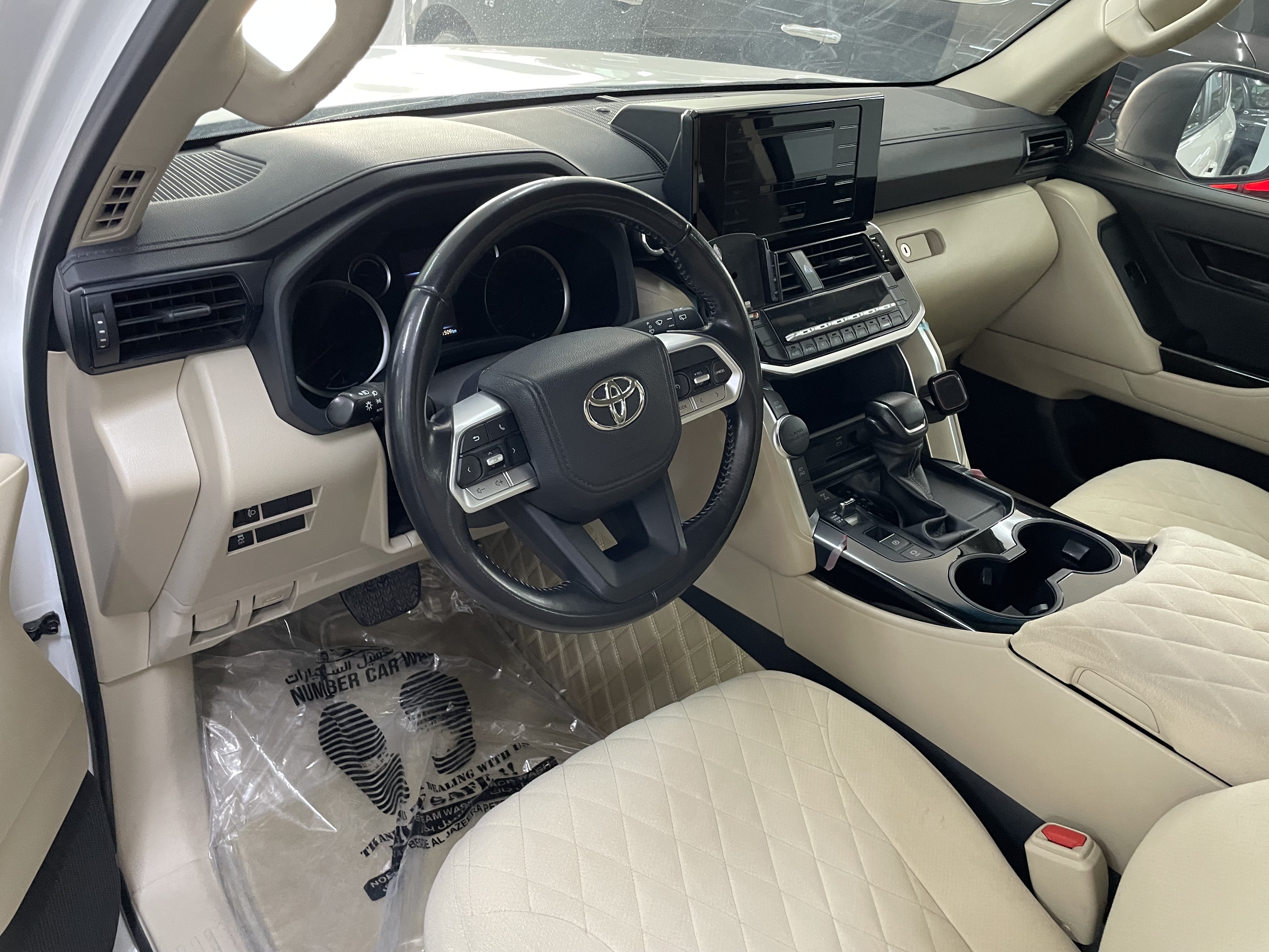 Toyota Land Cruiser G standard - Image 3