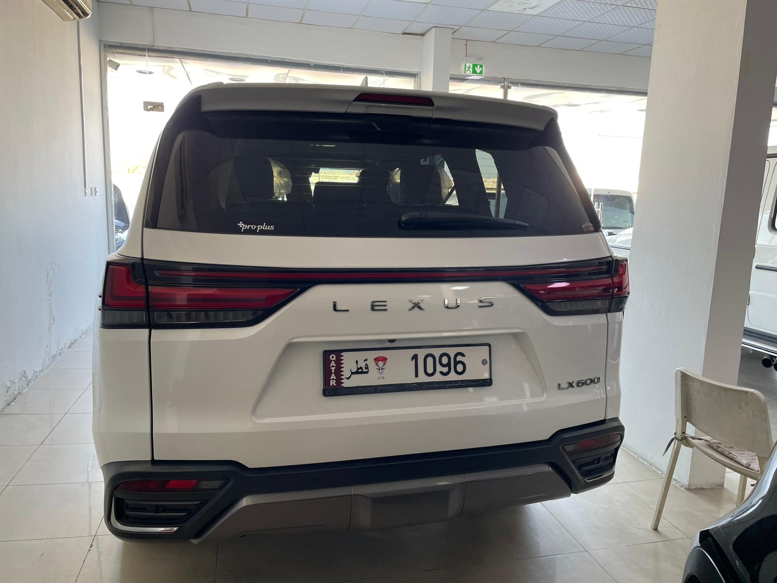 Lexus LX 600 Luxury  2023 - Image 2