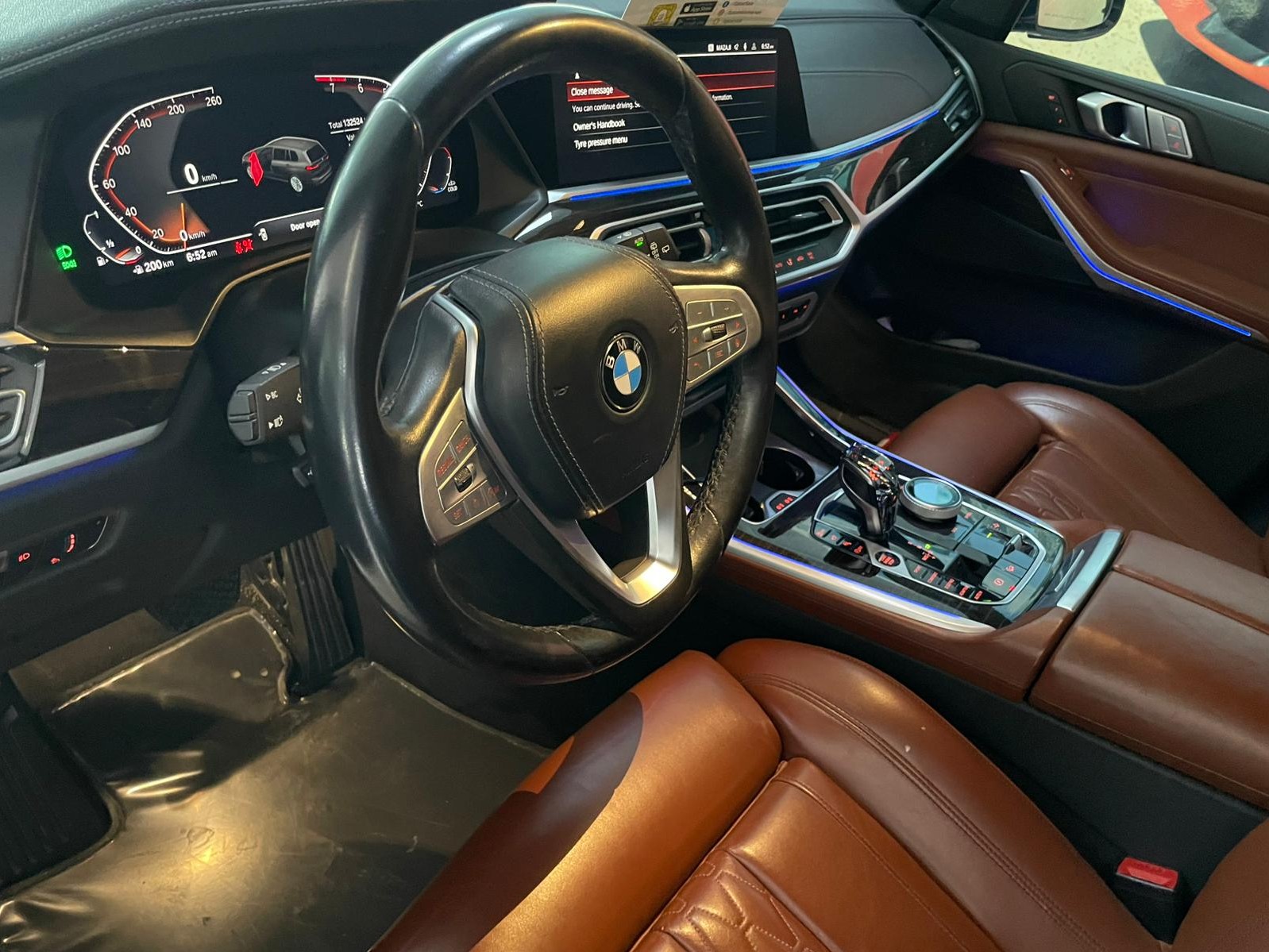 BMW X-Series X7 2021 - Image 2