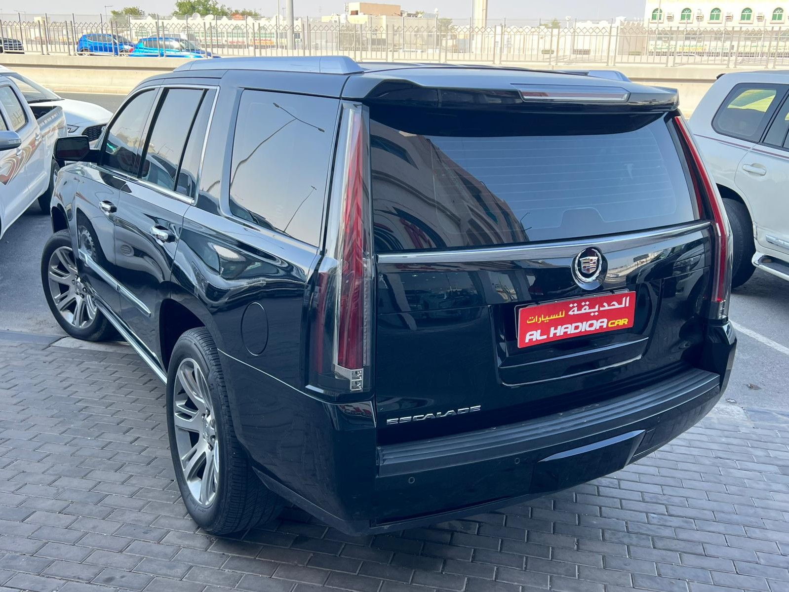 Cadillac Escalade Standard 2015 - Image 3
