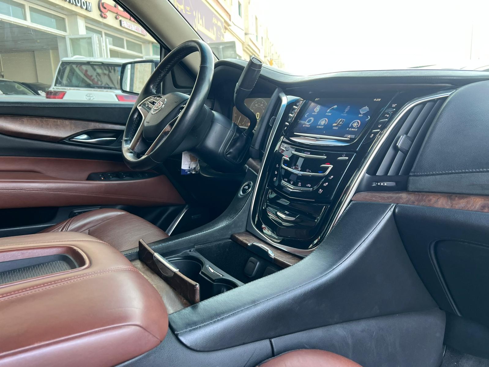 Cadillac Escalade Standard 2015 - Image 4