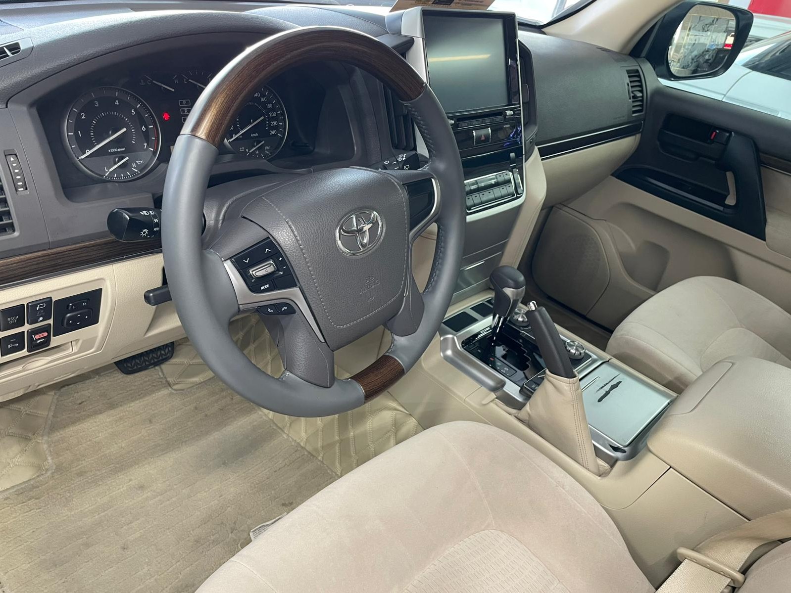 Toyota Land Cruiser GX.R 2019 - Image 3