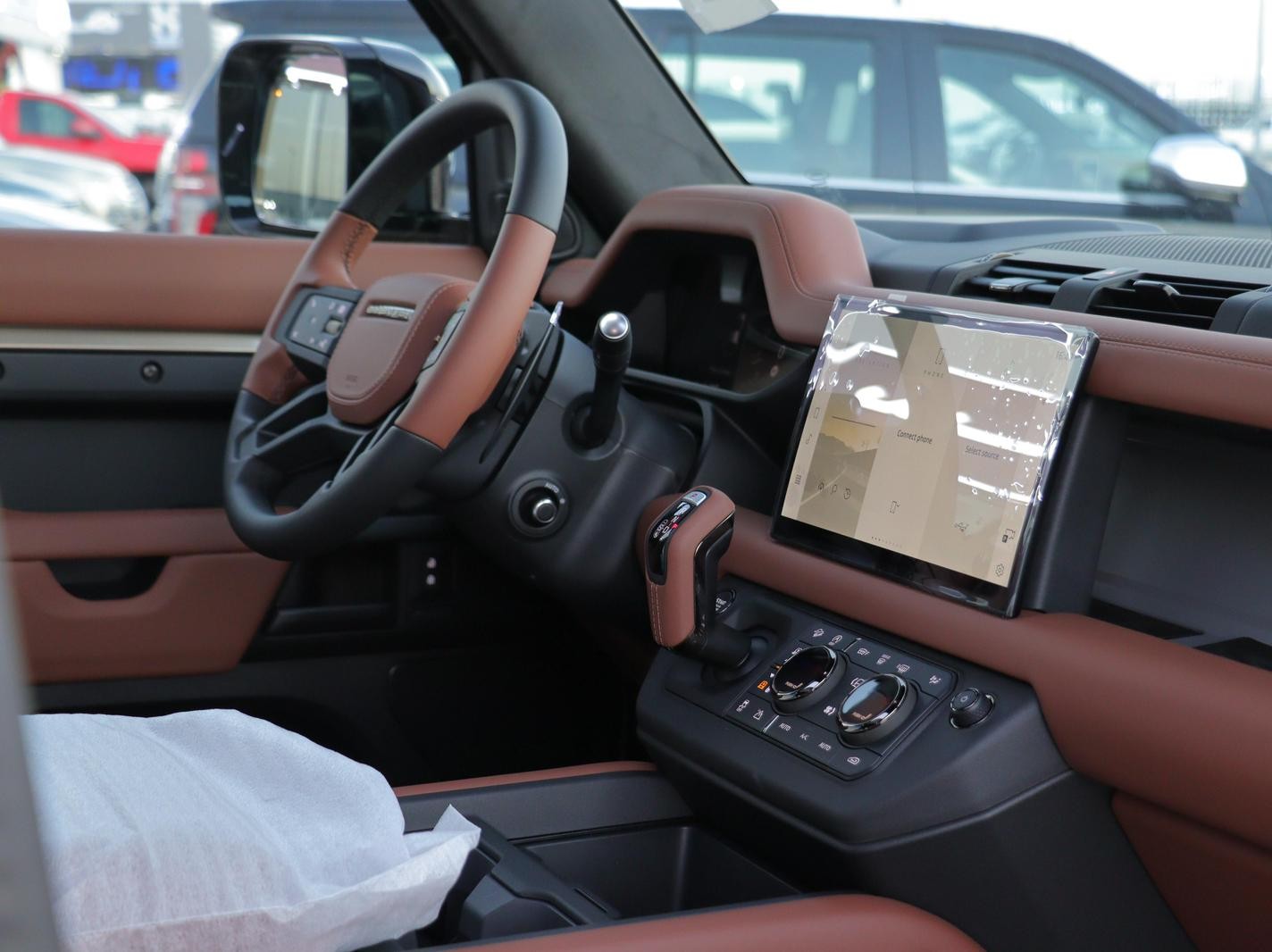 Land Rover Defender OCTA 2025 - Image 4