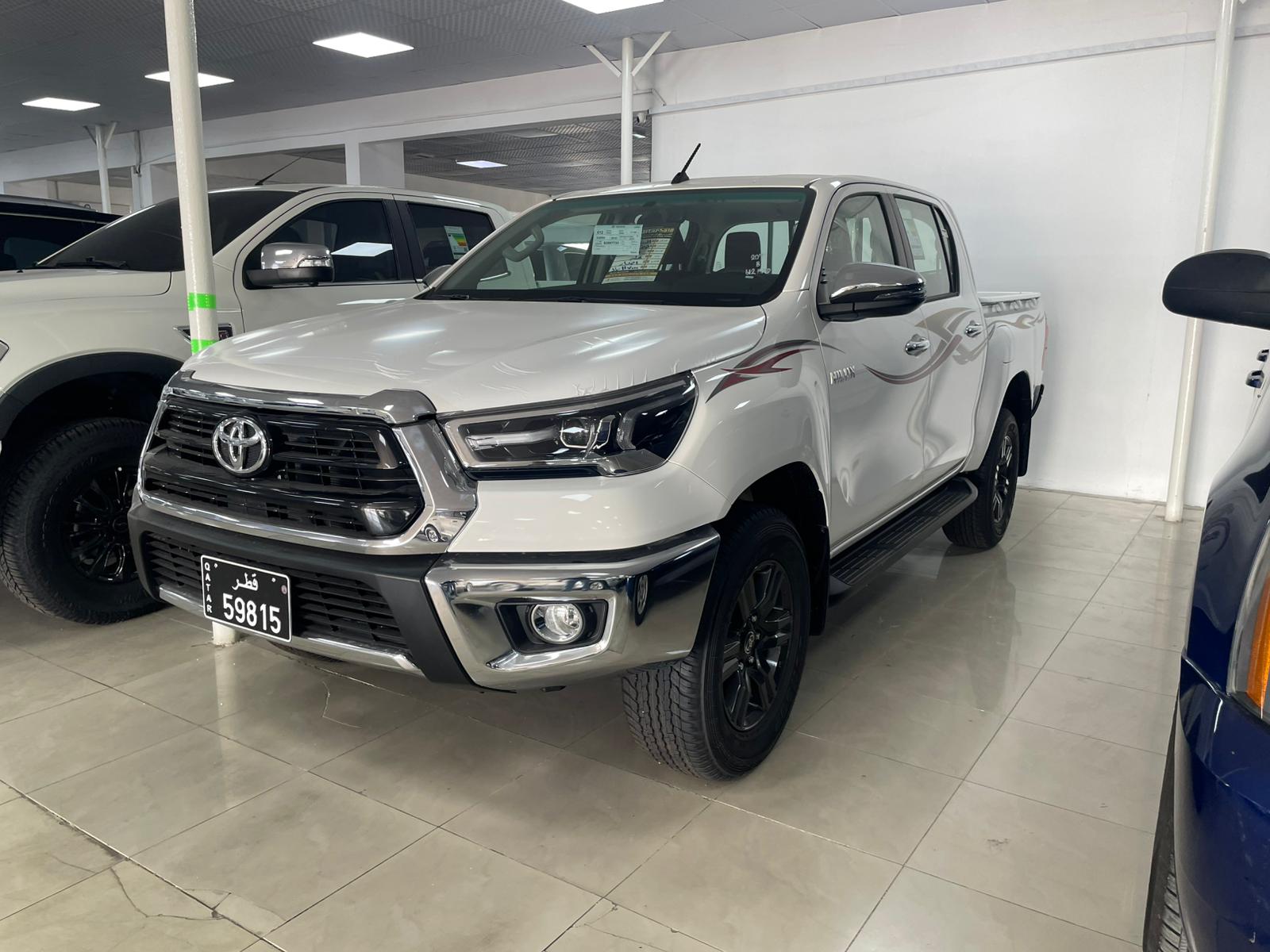 Toyota Hilux SR5 2025 - Image 2