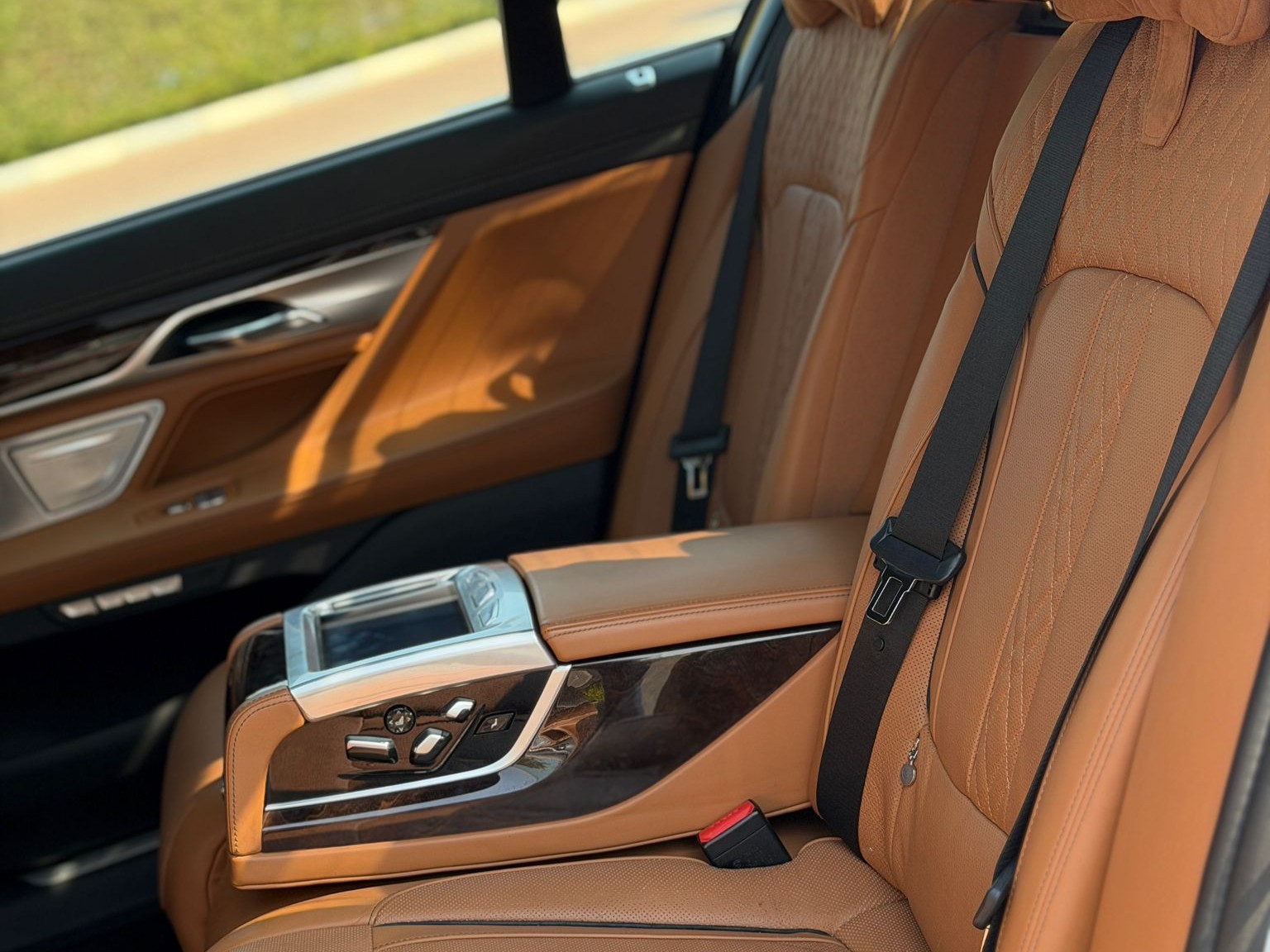BMW 7-Series 750 Li 2016 - Image 2