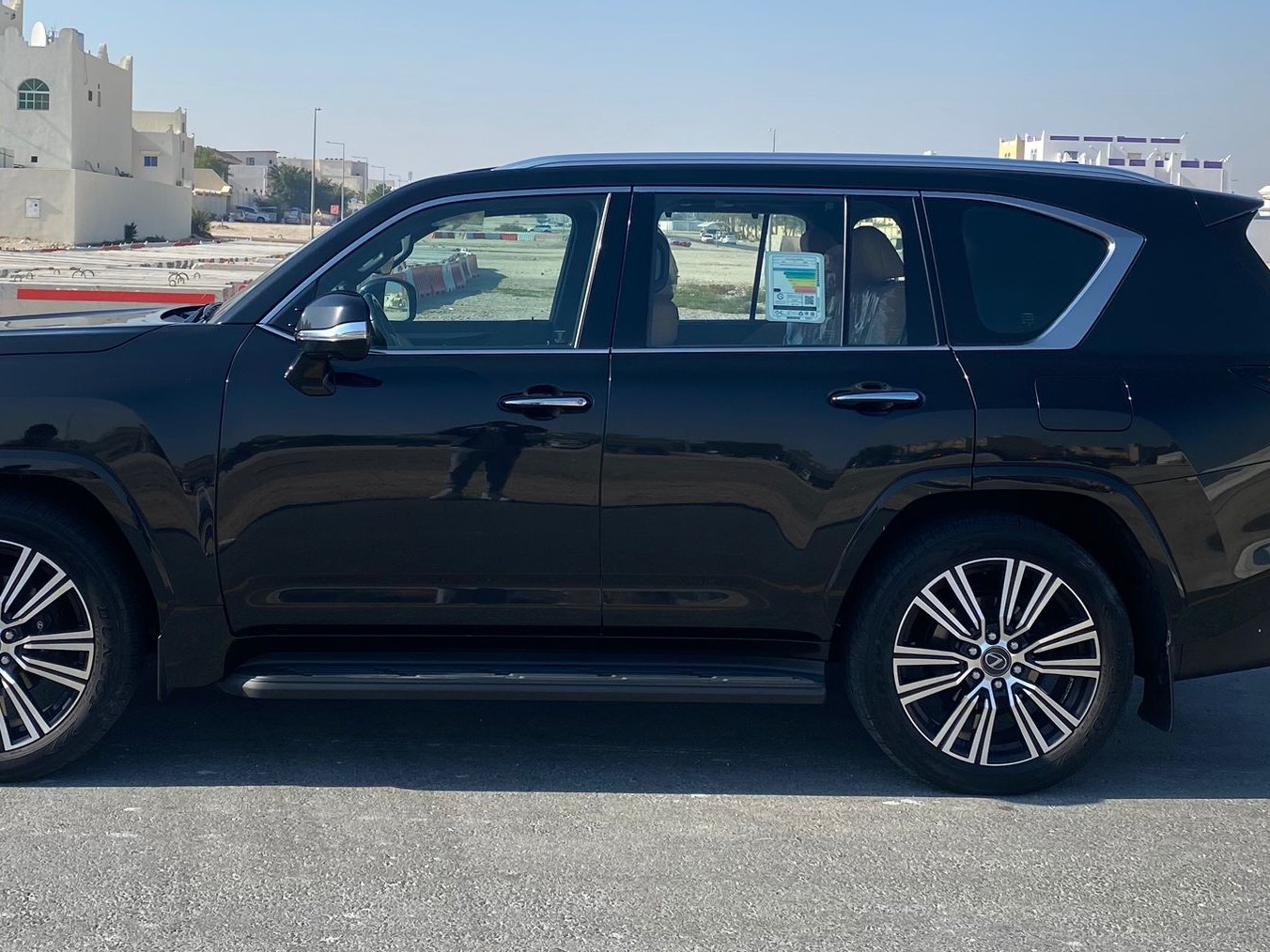 Lexus LX 600 Luxury  2024 - Image 2