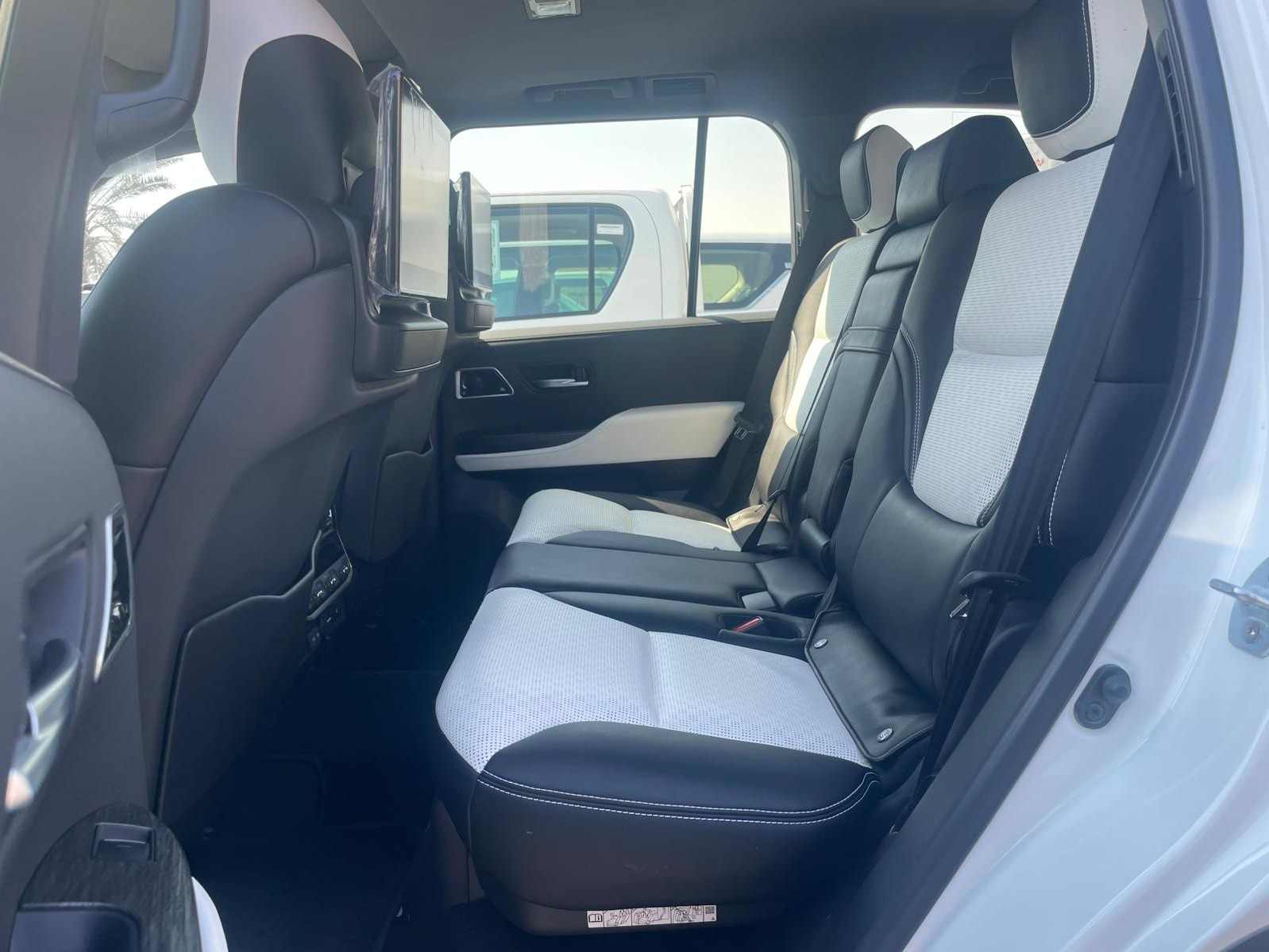 Toyota Land Cruiser G/R 2024 - Image 3