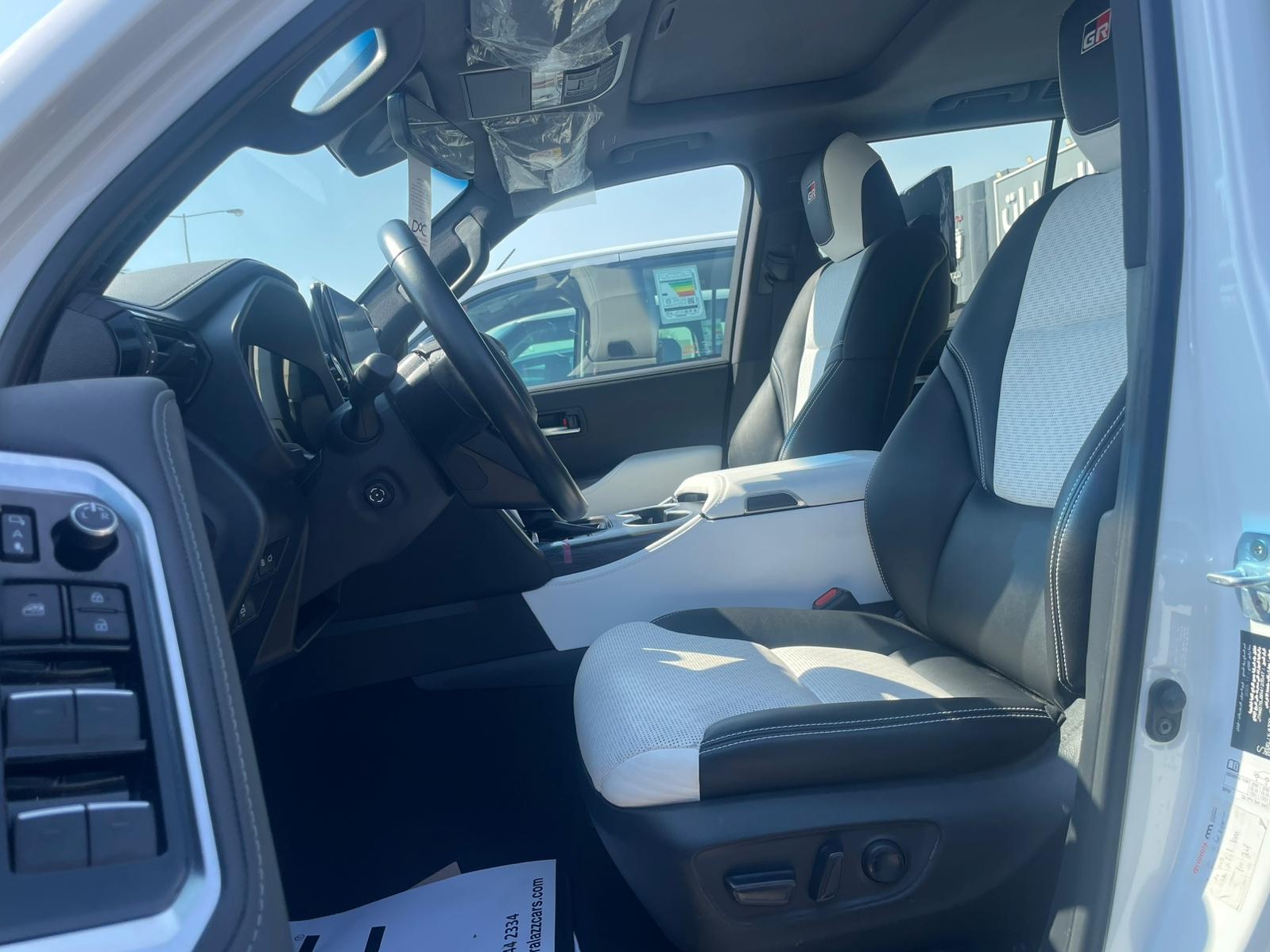 Toyota Land Cruiser G/R 2024 - Image 4