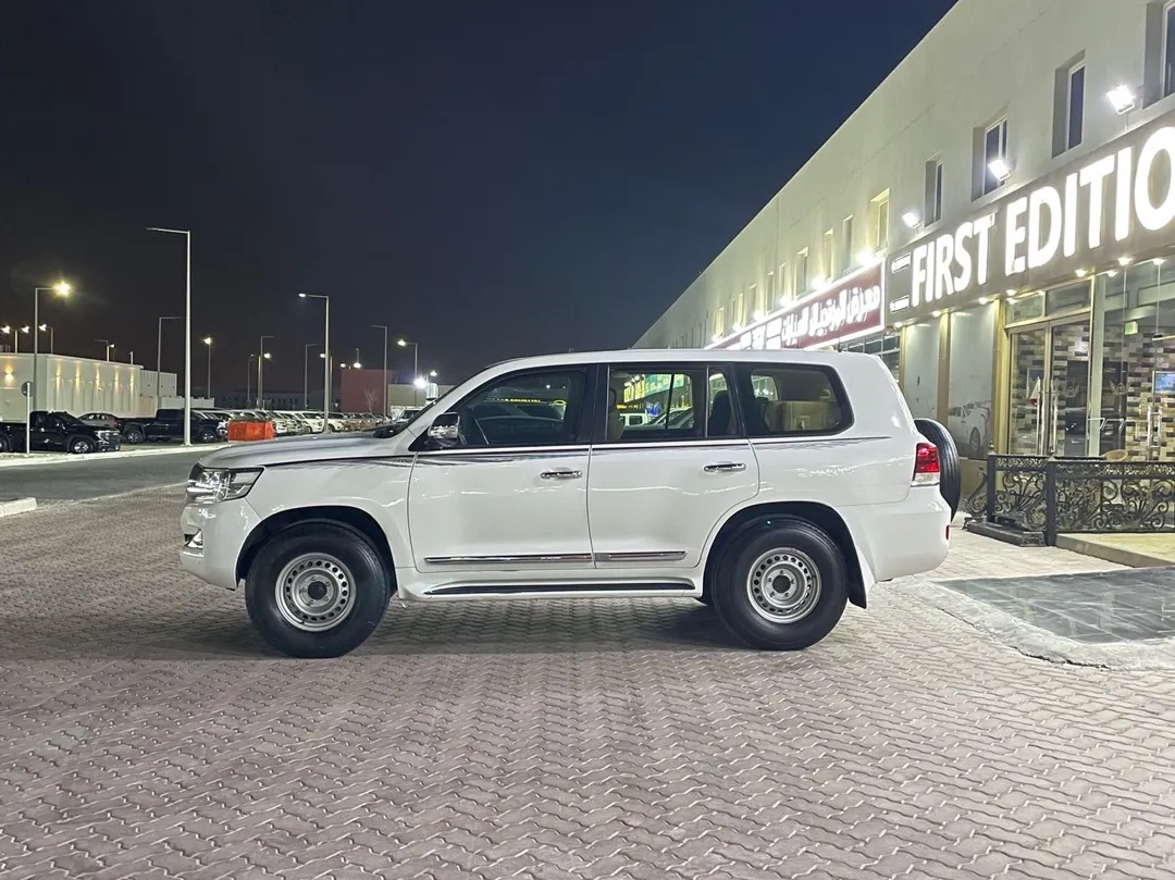 Toyota Land Cruiser GX.R 2016 - Image 2