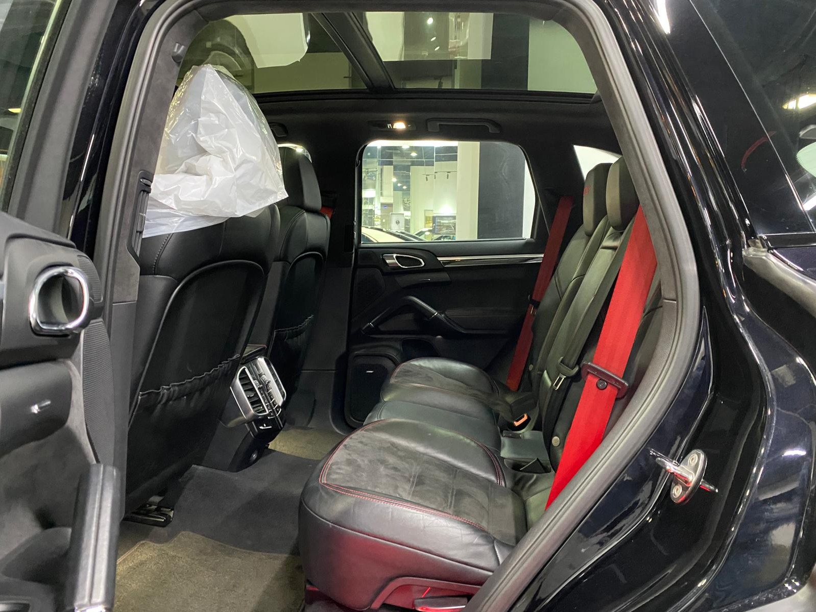Porsche Cayenne GTS 2013 - Image 2