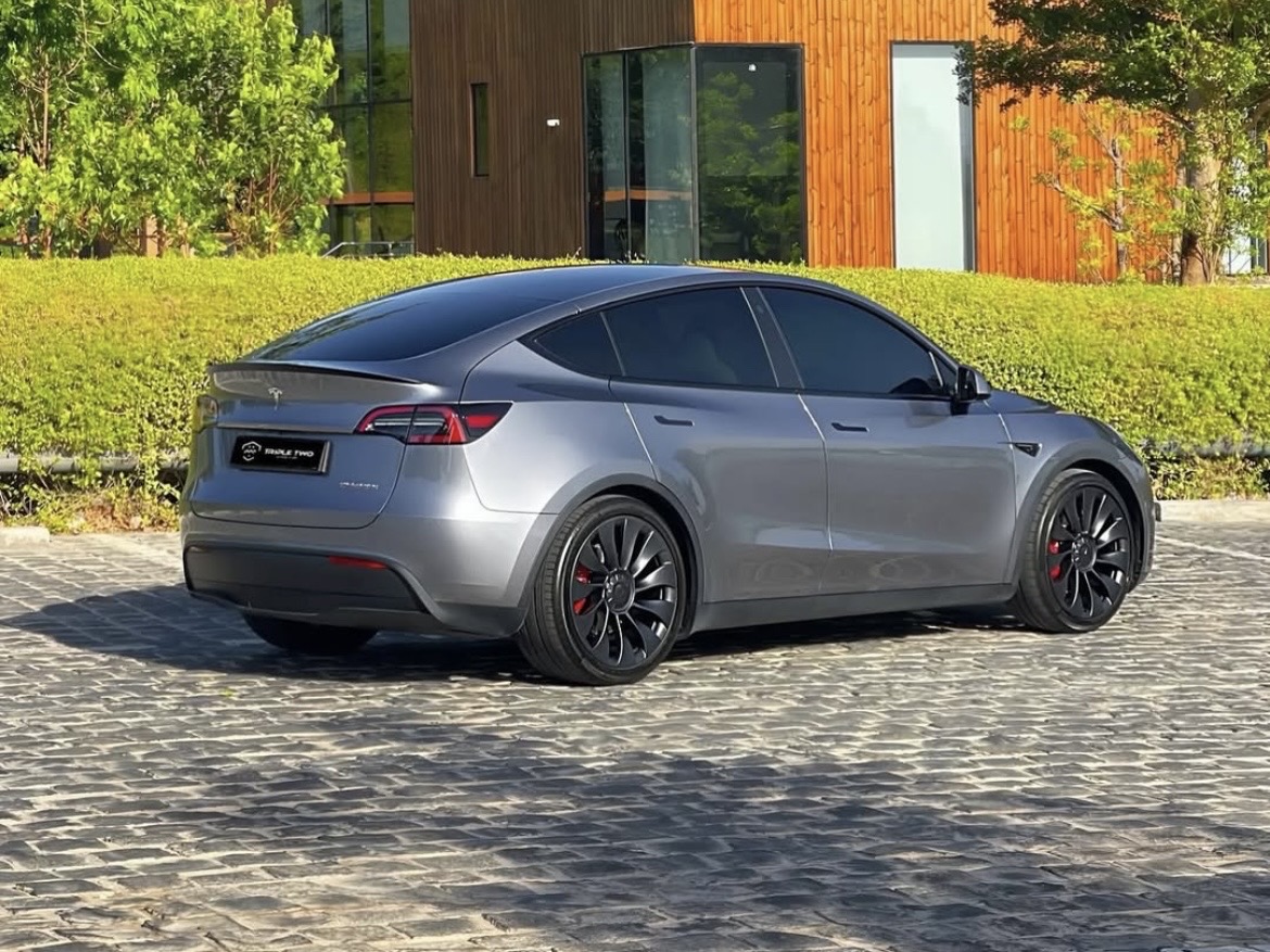 Tesla Model Y Performance - Image 2