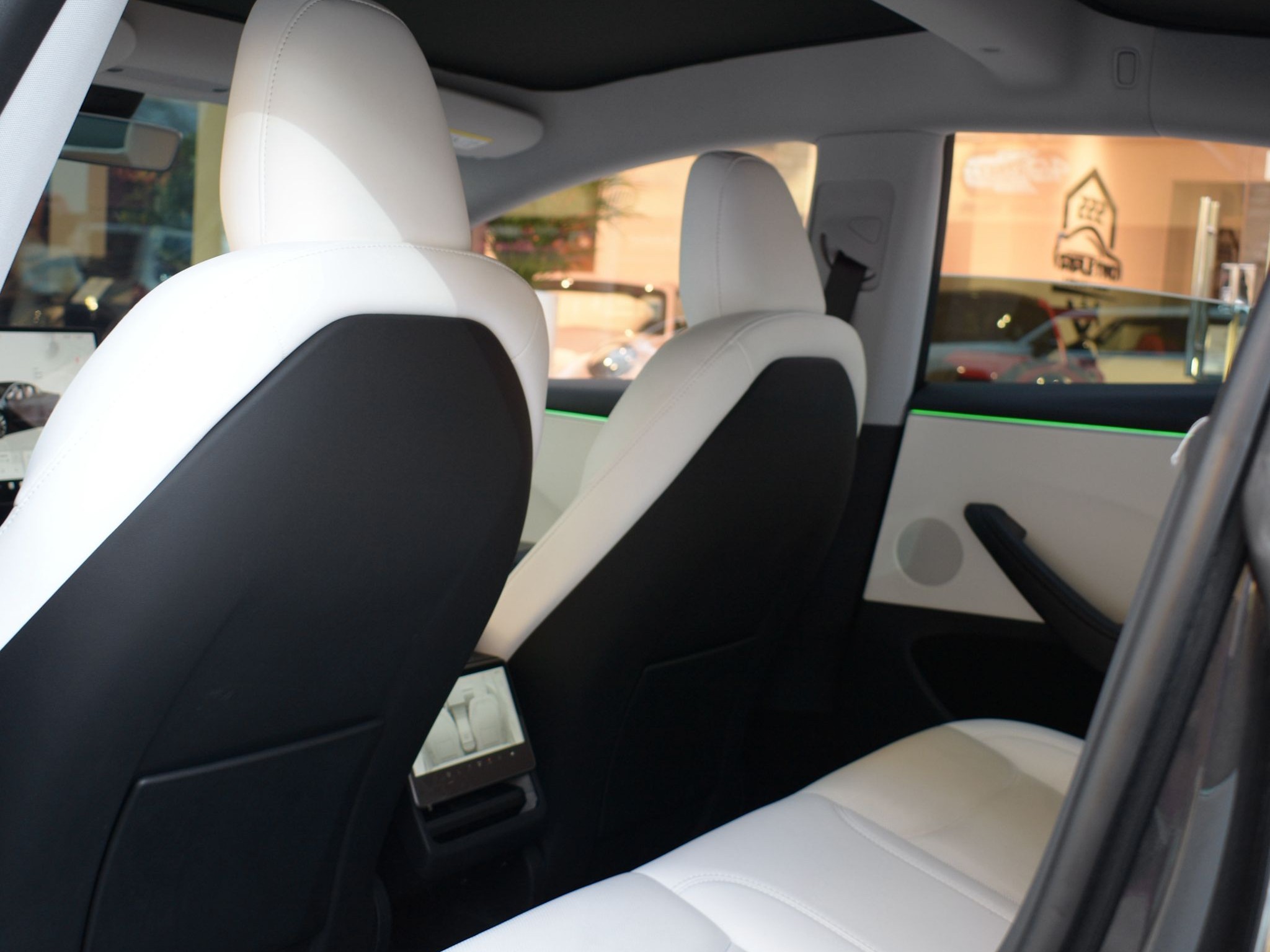 Tesla Model 3  Long Range 2024 - Image 2