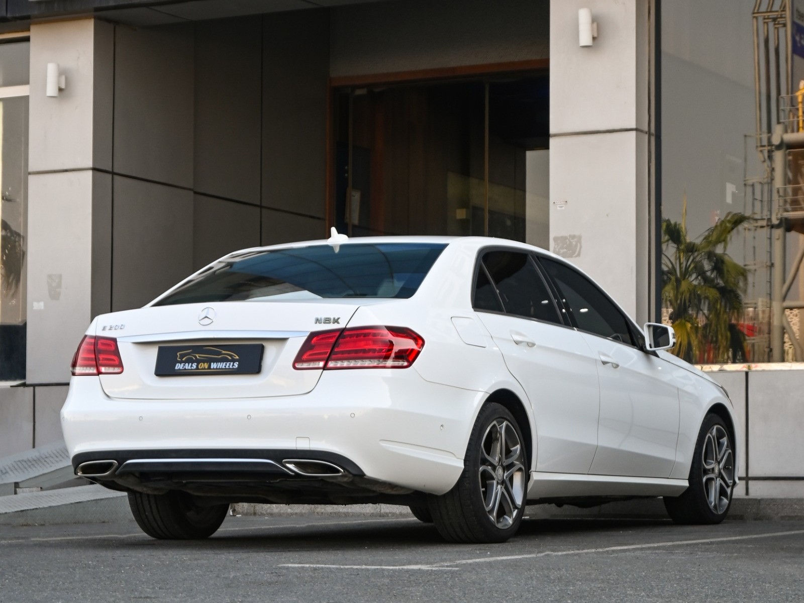 Mercedes-Benz E-Class Sedan 200 2015 - Image 2