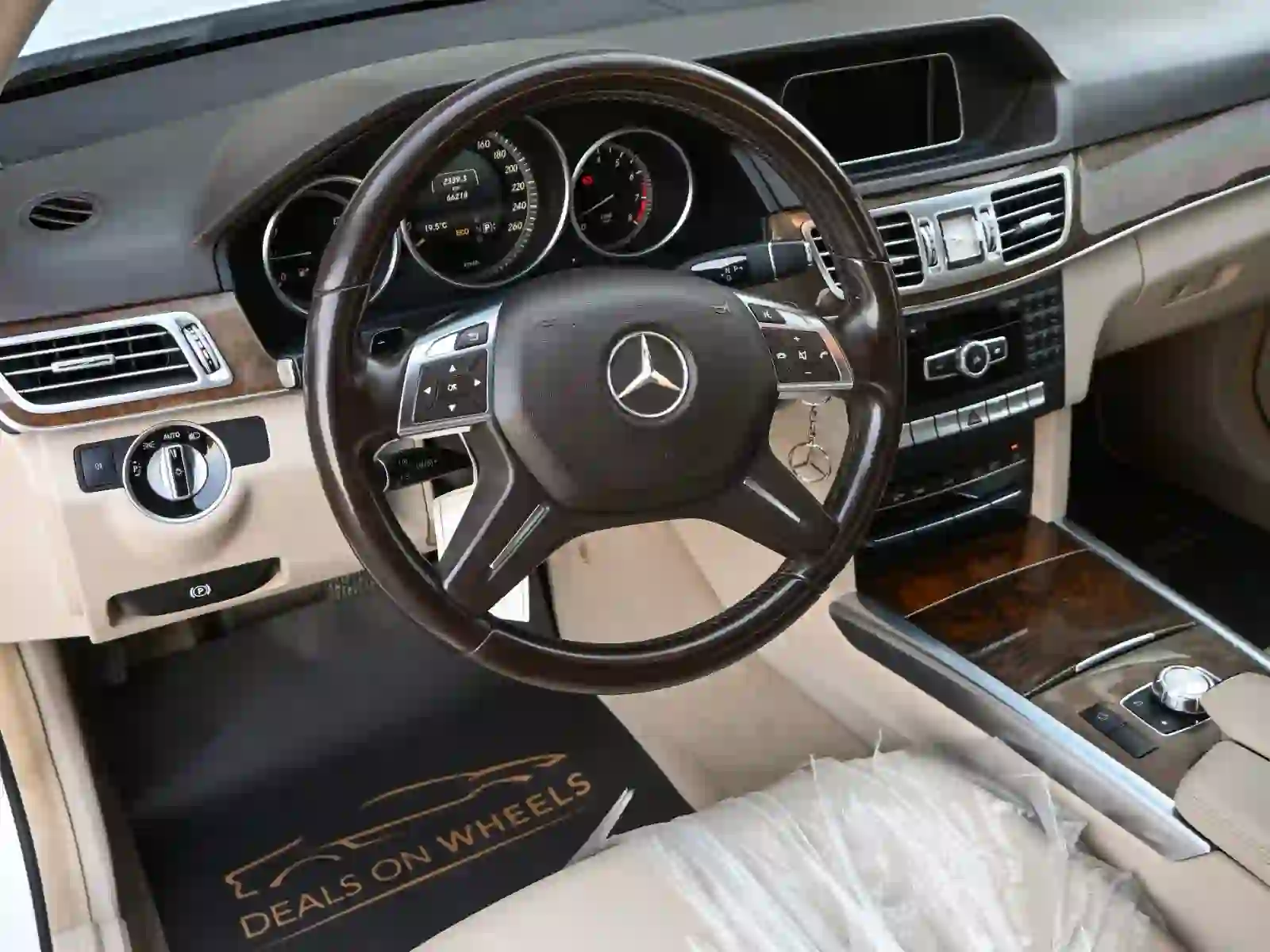 Mercedes-Benz E-Class Sedan 200 2015 - Image 3
