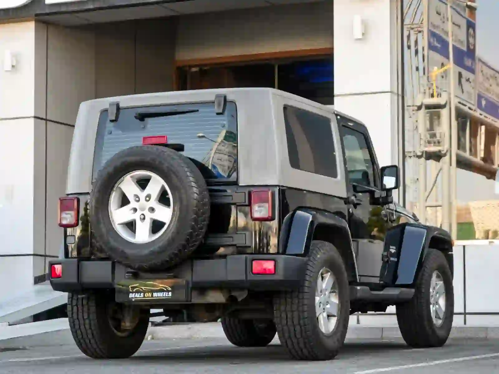 Jeep Wrangler Sahara 2009 - Image 2