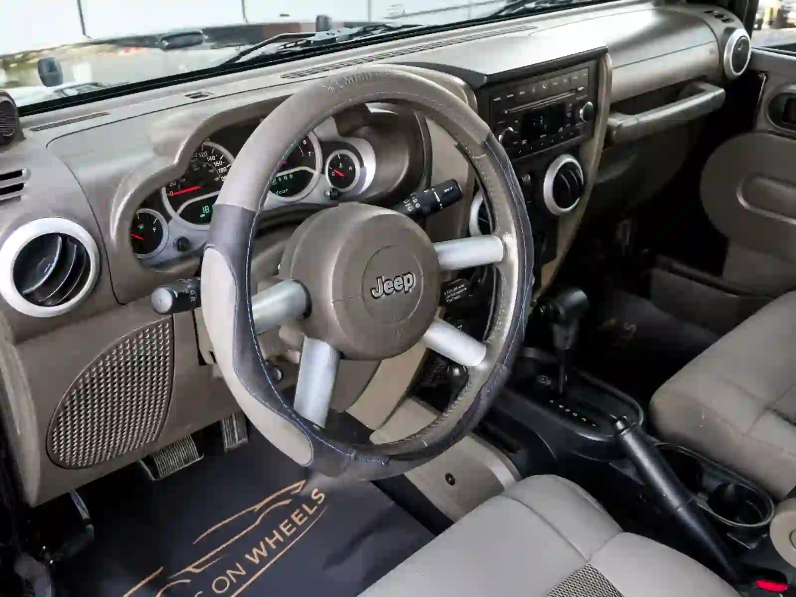 Jeep Wrangler Sahara 2009 - Image 4