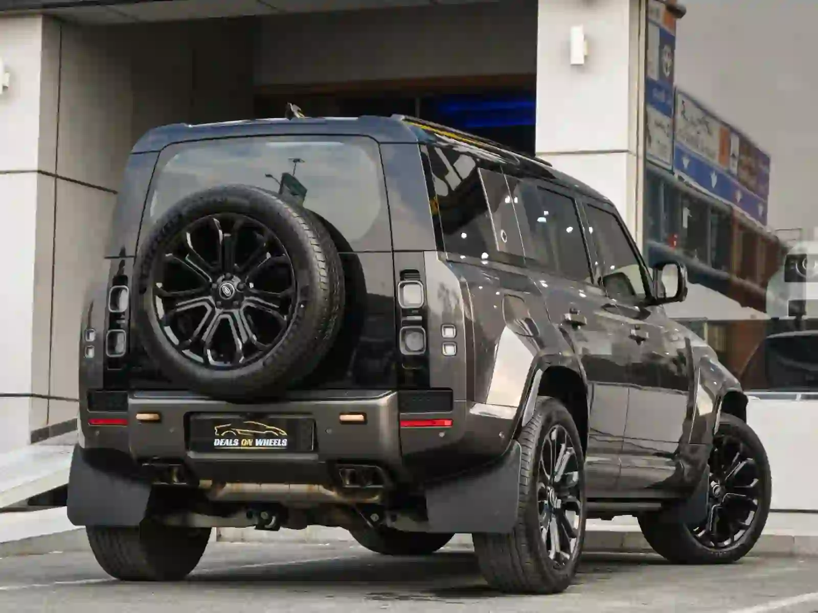 Land Rover Defender OCTA 2025 - Image 2