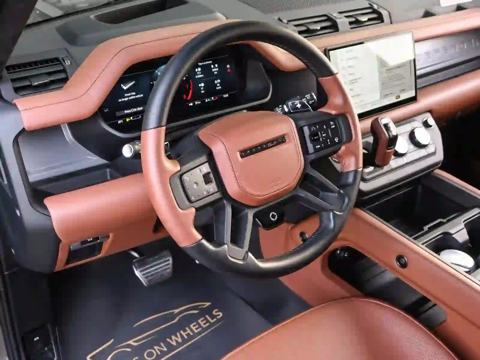 Land Rover Defender OCTA 2025 - Image 3