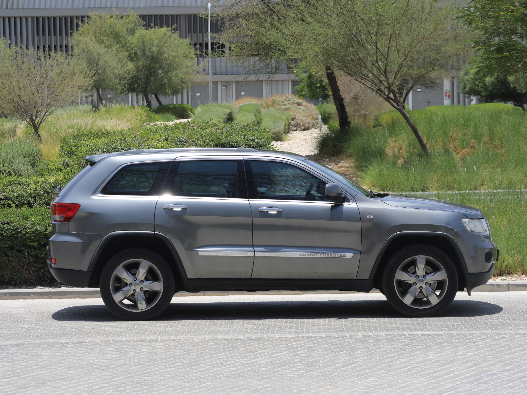 Jeep Grand Cherokee over land — photo 11 for sale in Qatar