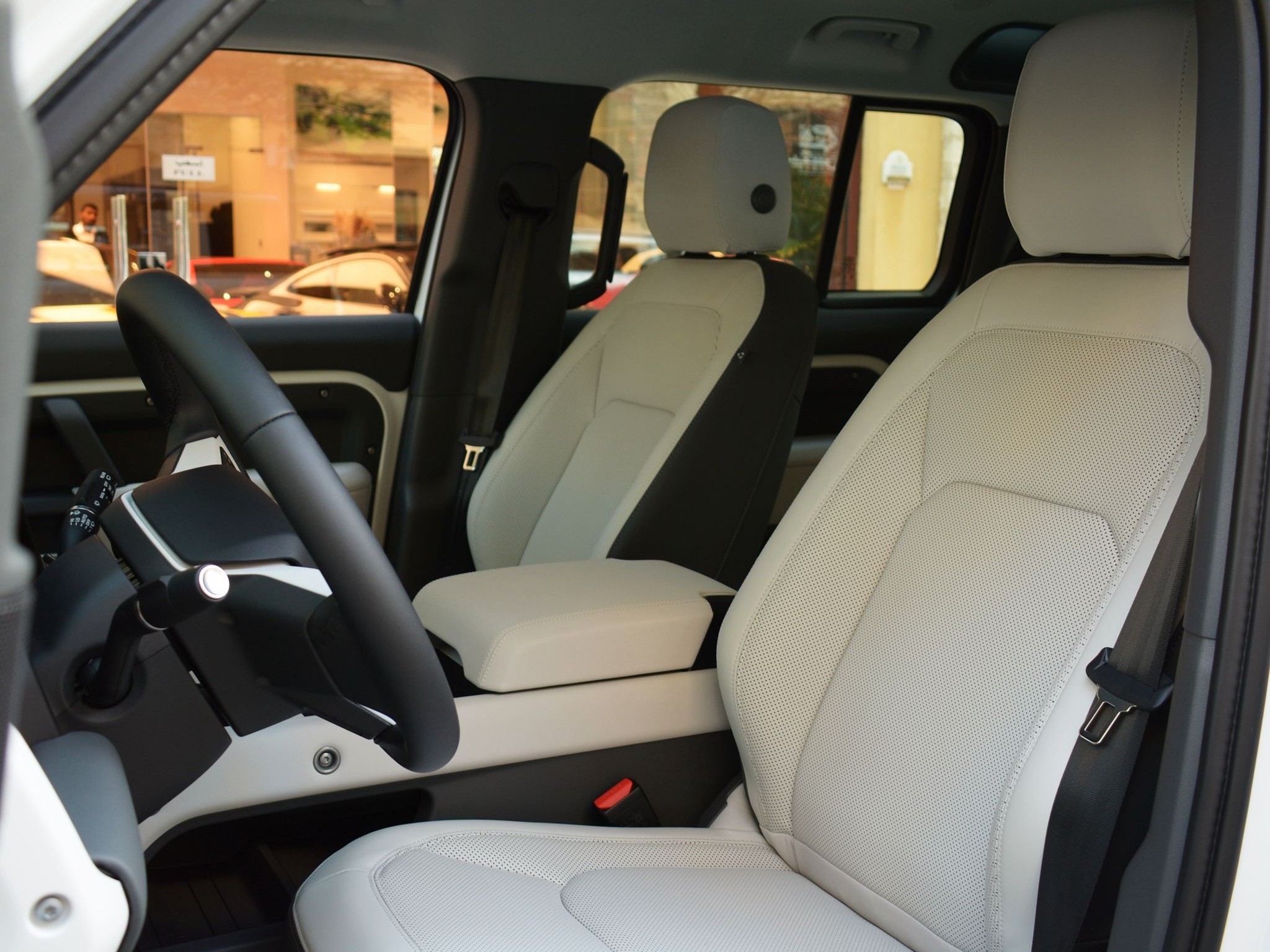 Land Rover Defender 110 2025 - Image 4