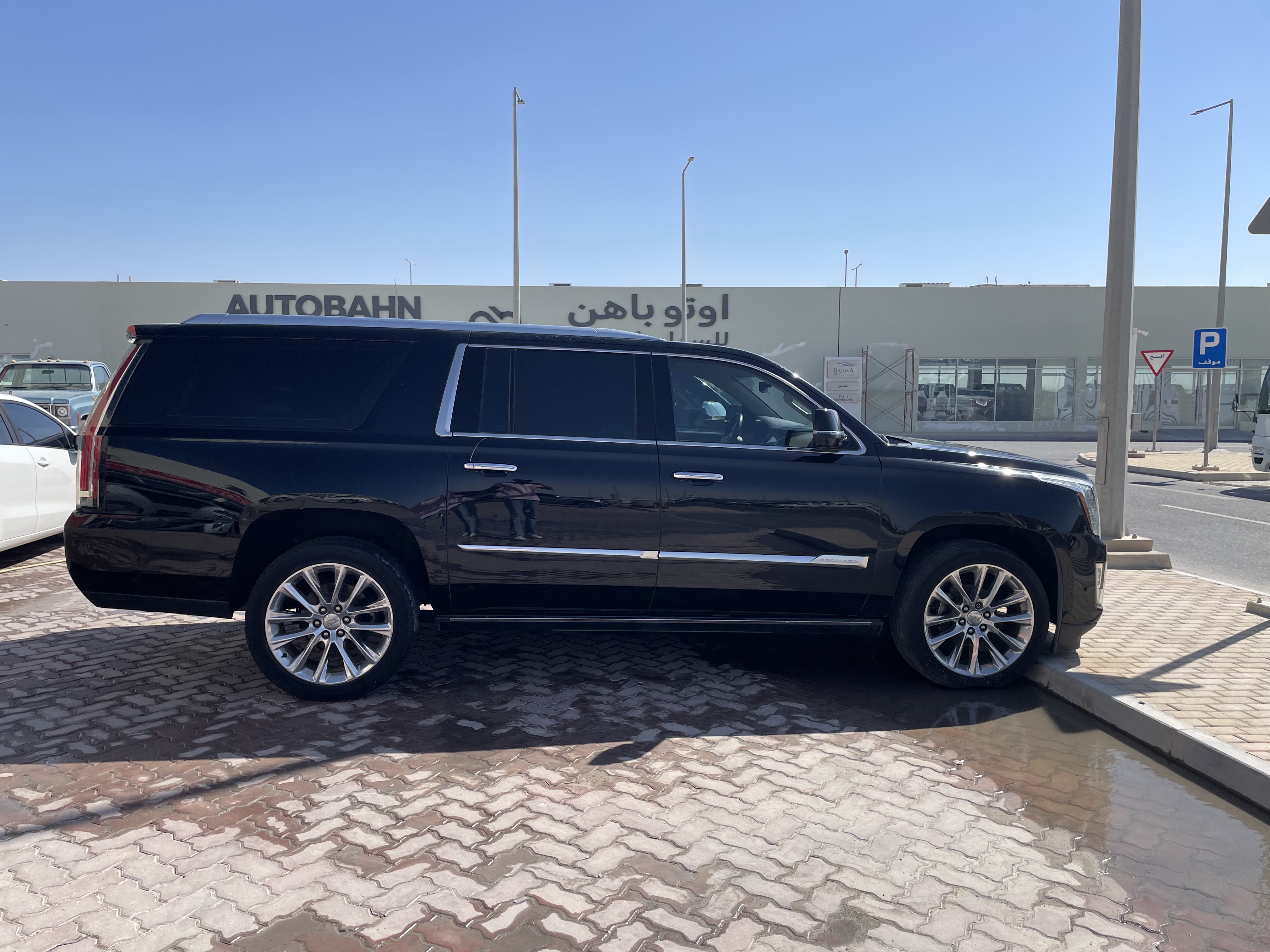 Cadillac Escalade 2018 - Image 2