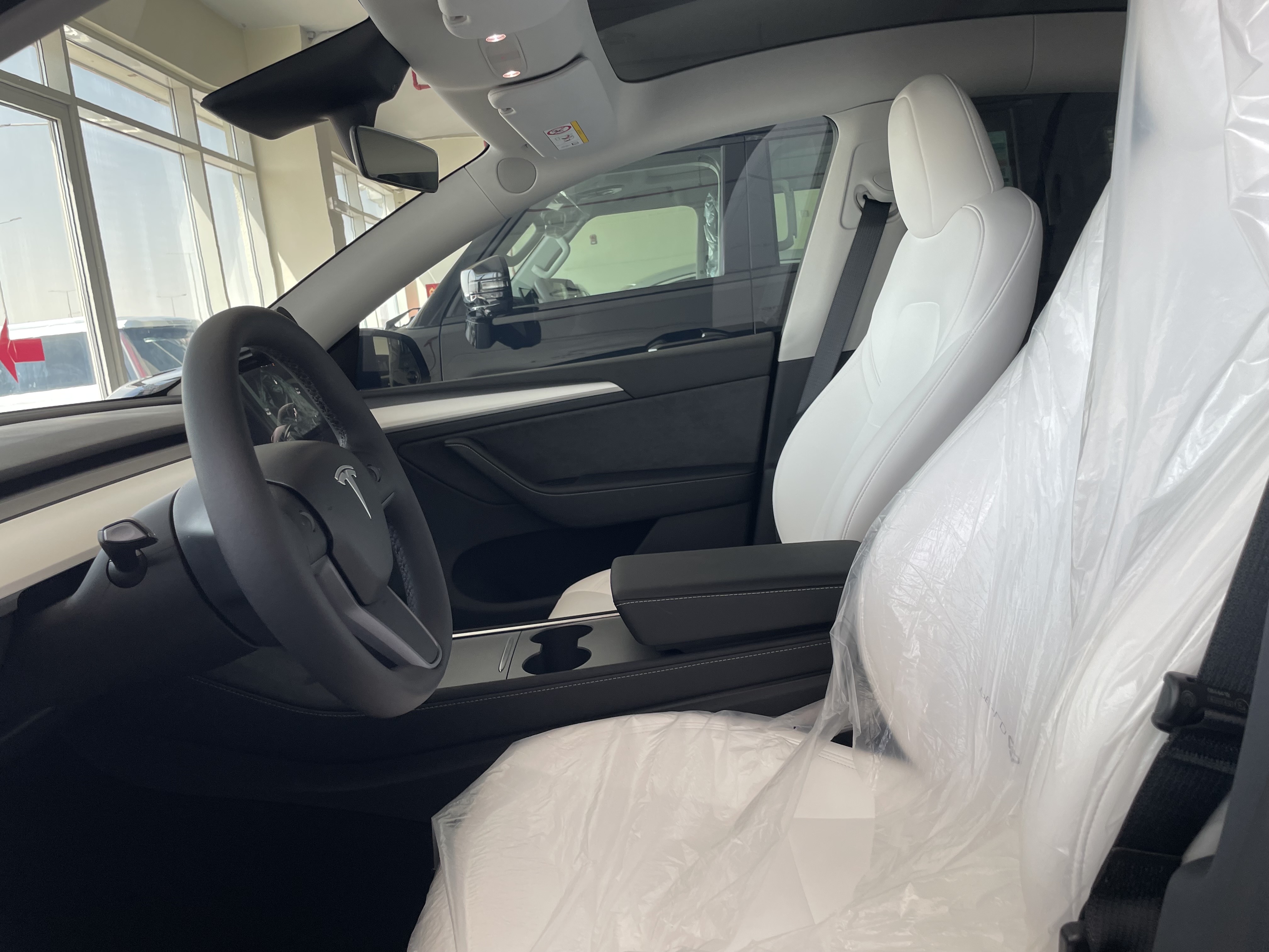 Tesla Model Y Performance 2025 — photo 10 for sale in Qatar