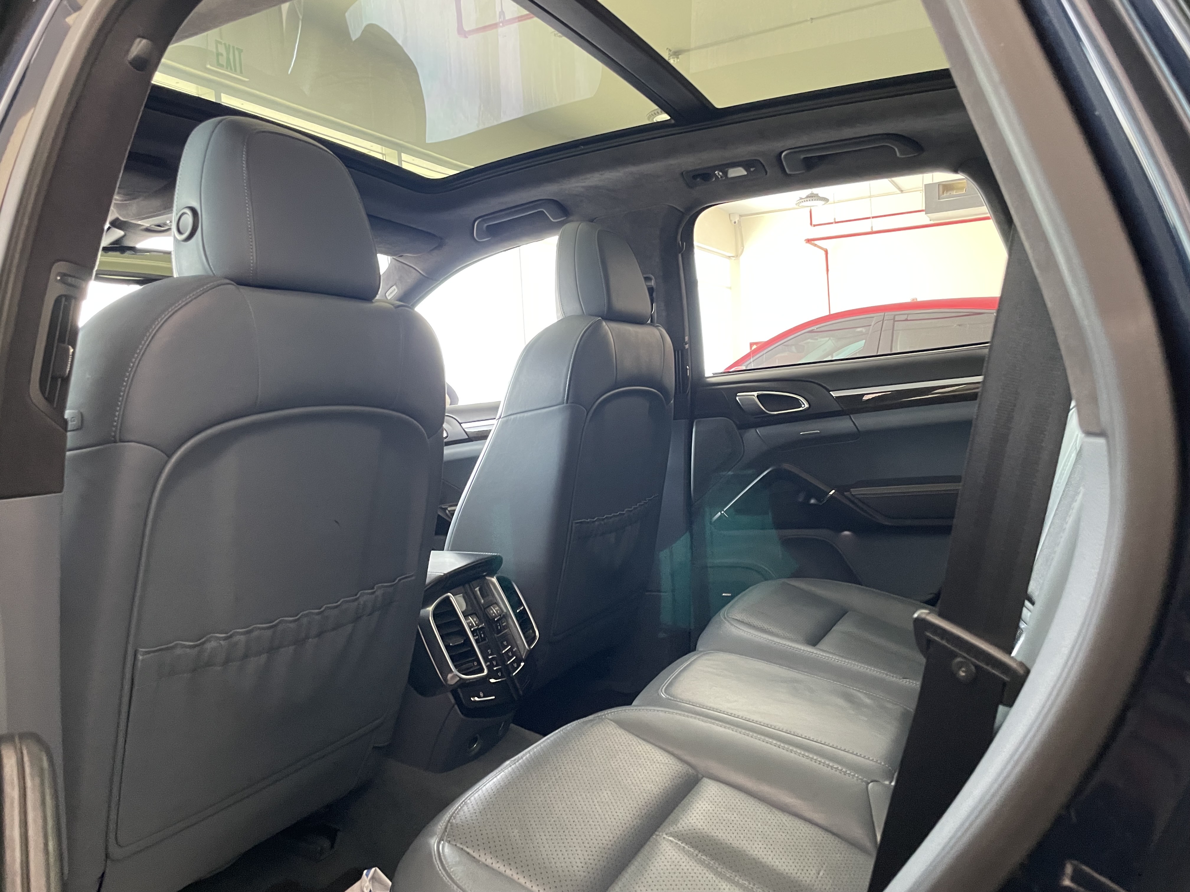 Porsche Cayenne GTS 2013 - Image 4