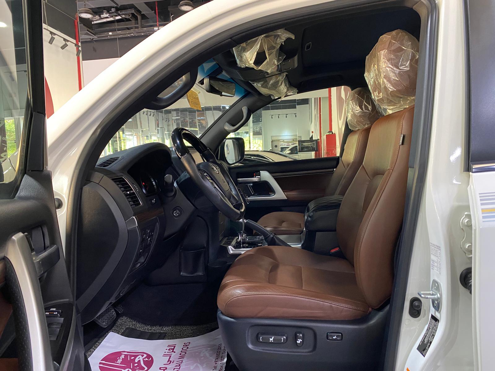 Toyota Land Cruiser VX.R 2019 - Image 2