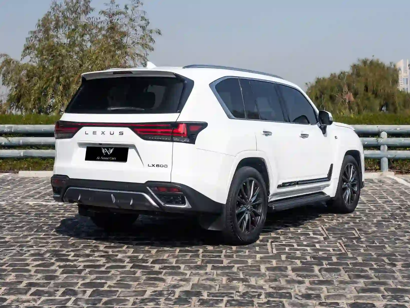 Lexus LX 600  F-Sport 2022 - Image 3