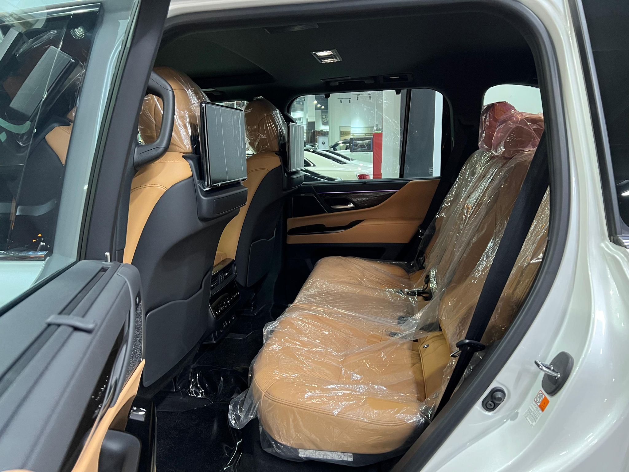 Lexus LX 600 Luxury  2024 - Image 4