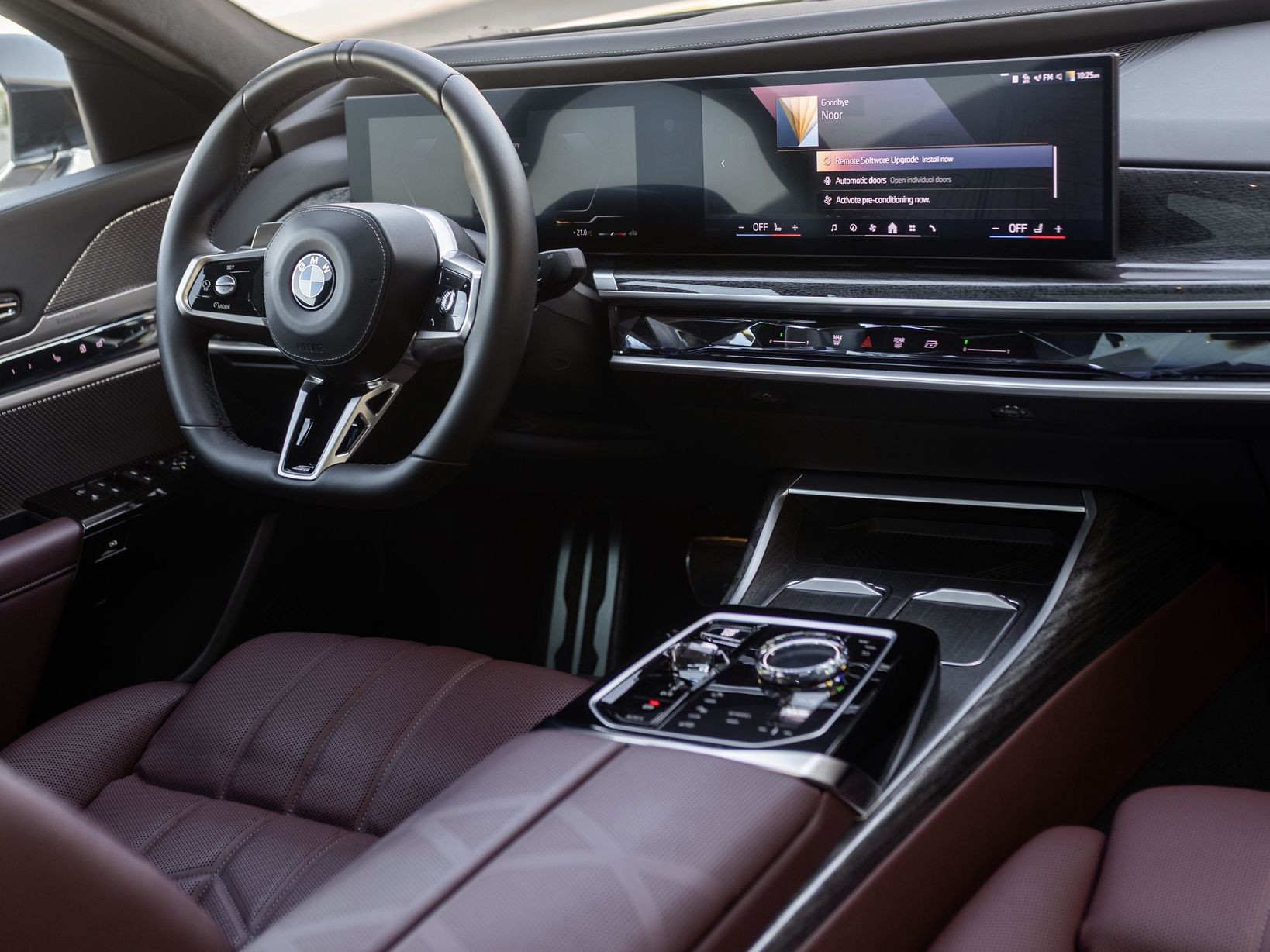 BMW 7-Series 740 M 2023 - Image 2