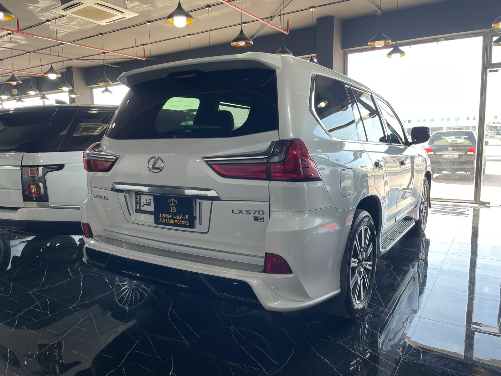 Lexus LX 570 S 2016 - Image 2