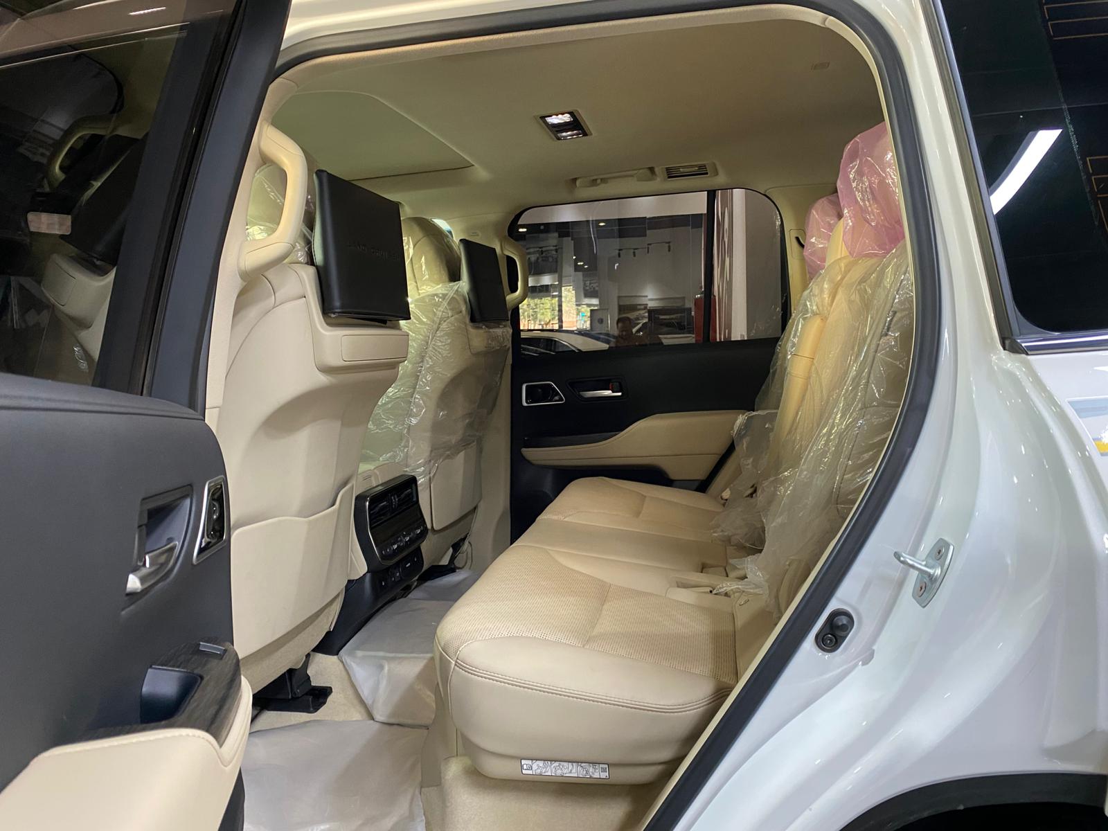 Toyota Land Cruiser VX.R 2024 - Image 2