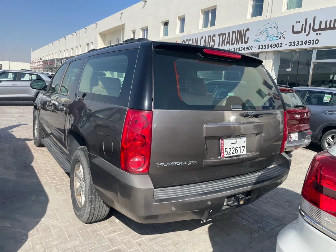 GMC Yukon XL 2011 - Image 2