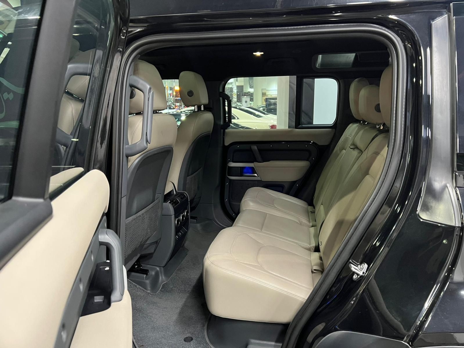 Land Rover Defender 110 2023 - Image 3