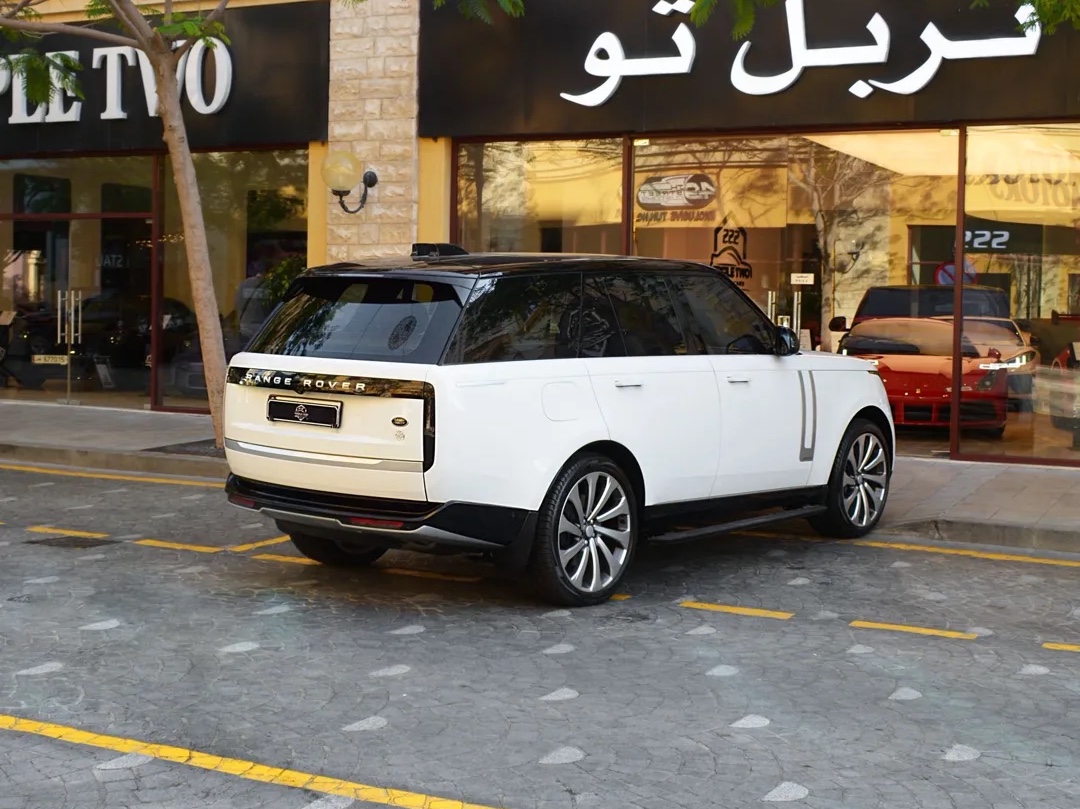 Land Rover Range Rover Vogue Autobiography 2023 - Image 2
