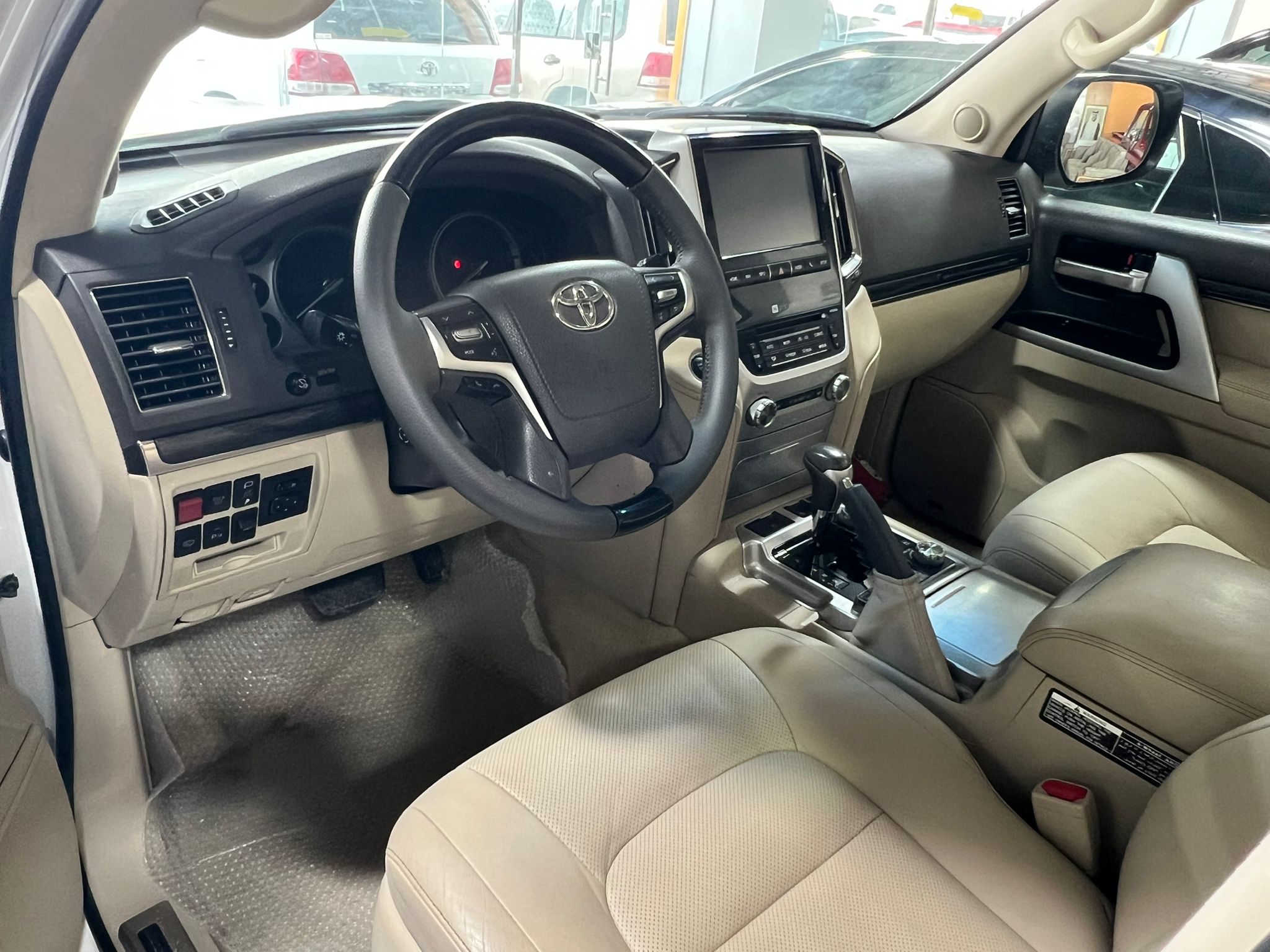 Toyota Land Cruiser VX.R 2021 - Image 2