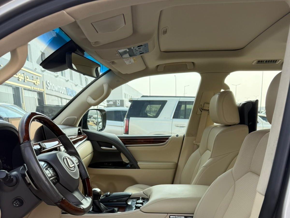Lexus LX 570 2017 - Image 2