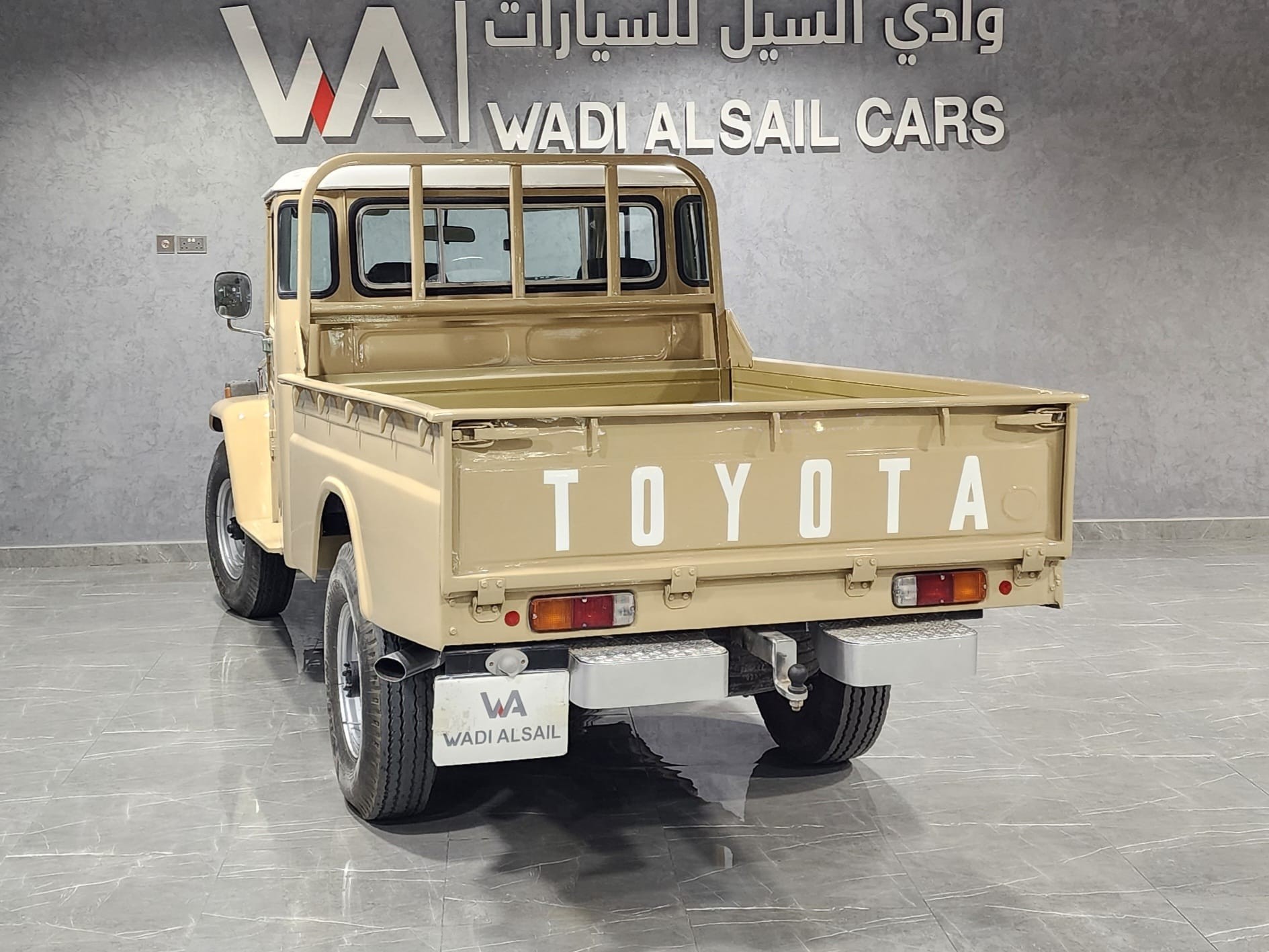 Toyota Land Cruiser LX 1982 - Image 2