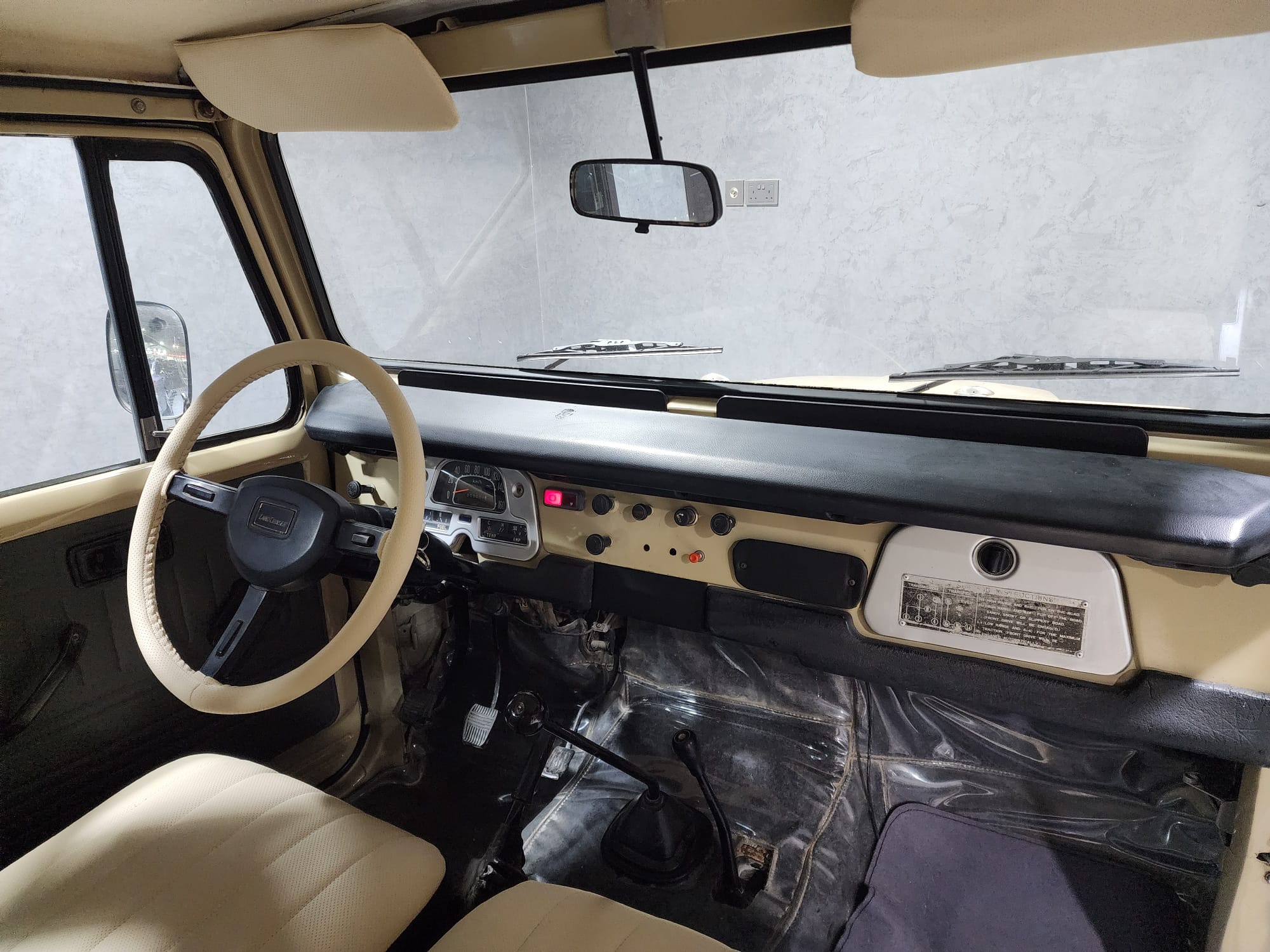 Toyota Land Cruiser LX 1982 - Image 4