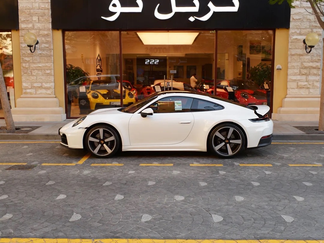Porsche 911 CARRERA 2025 - Image 3