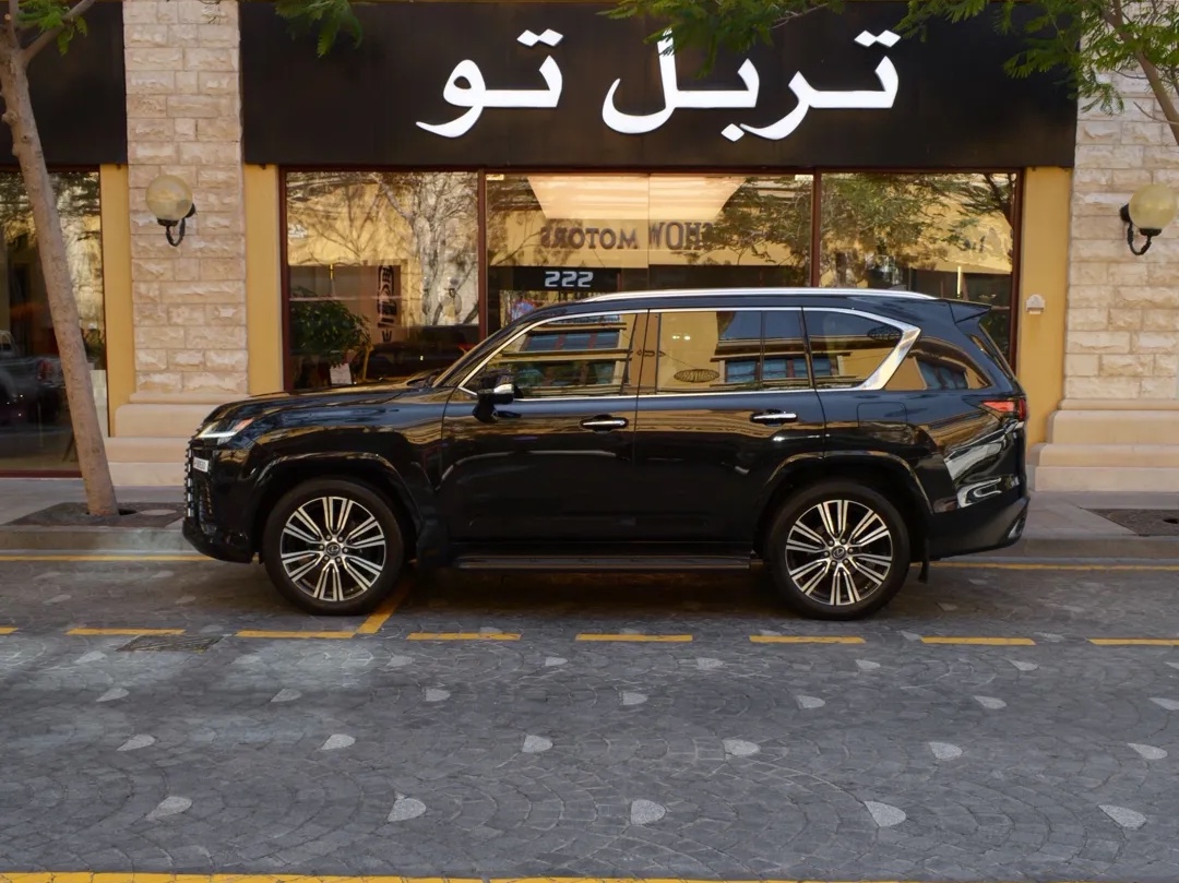 Lexus LX 600 Luxury  2023 - Image 3