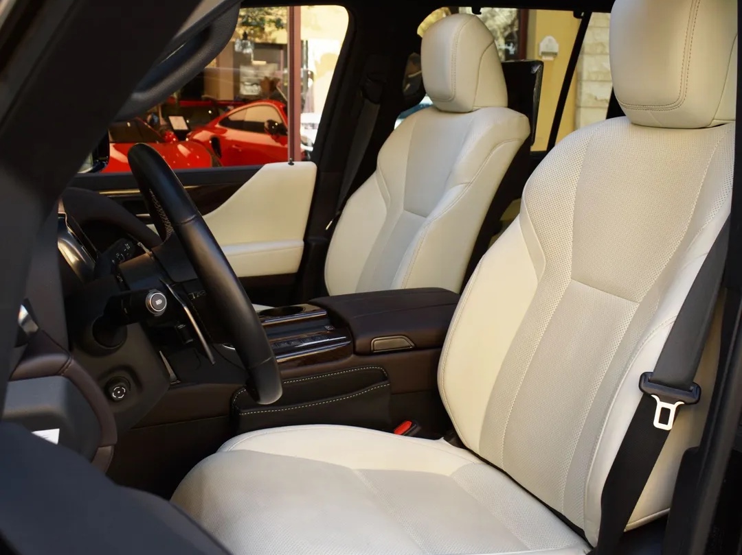 Lexus LX 600 Luxury  2023 - Image 4
