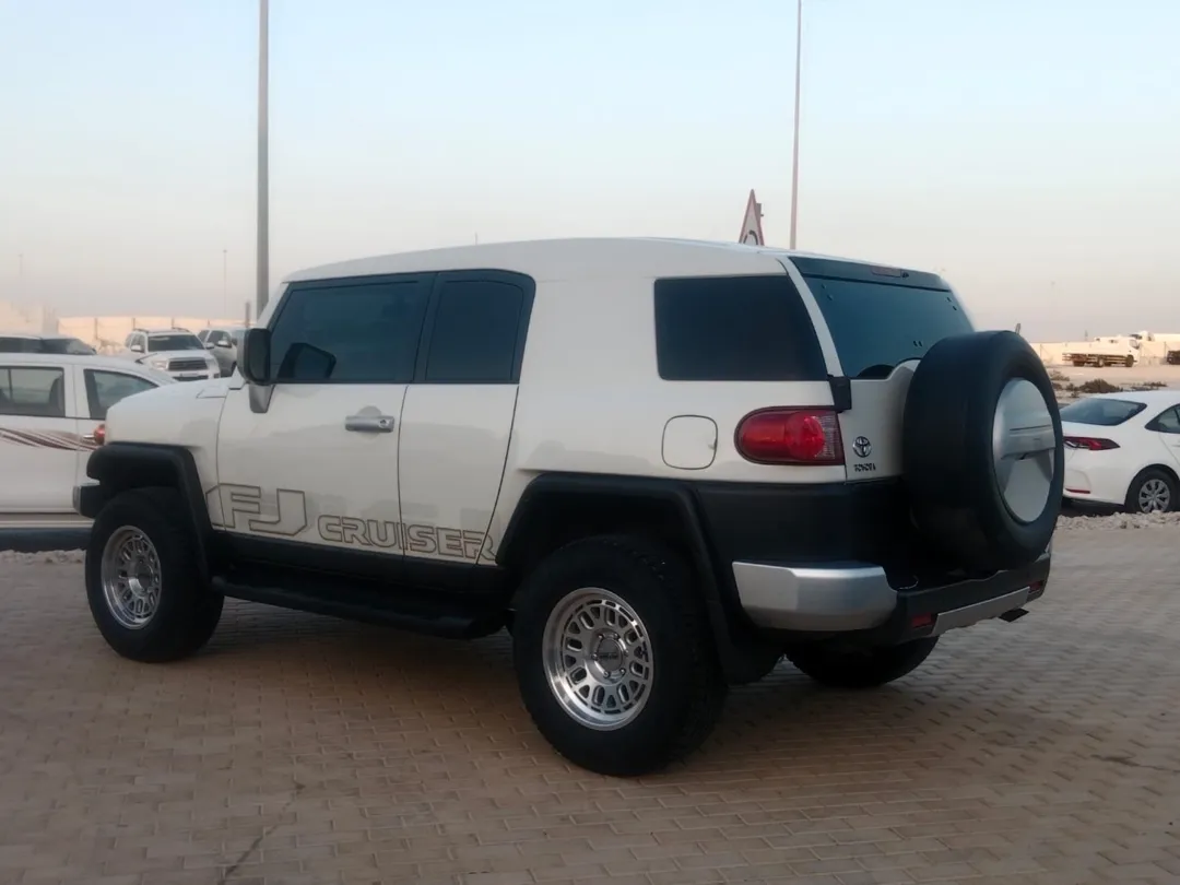 Toyota FJ Cruiser 2022 - Image 2