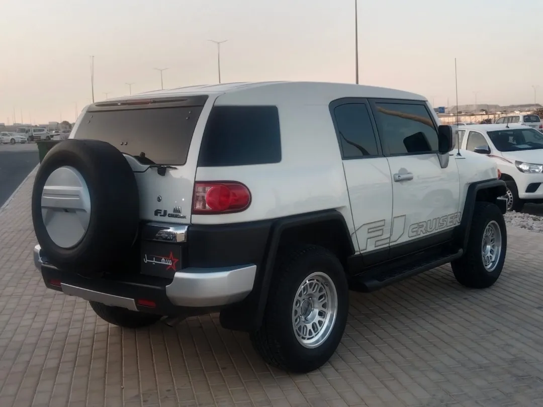 Toyota FJ Cruiser 2022 - Image 3
