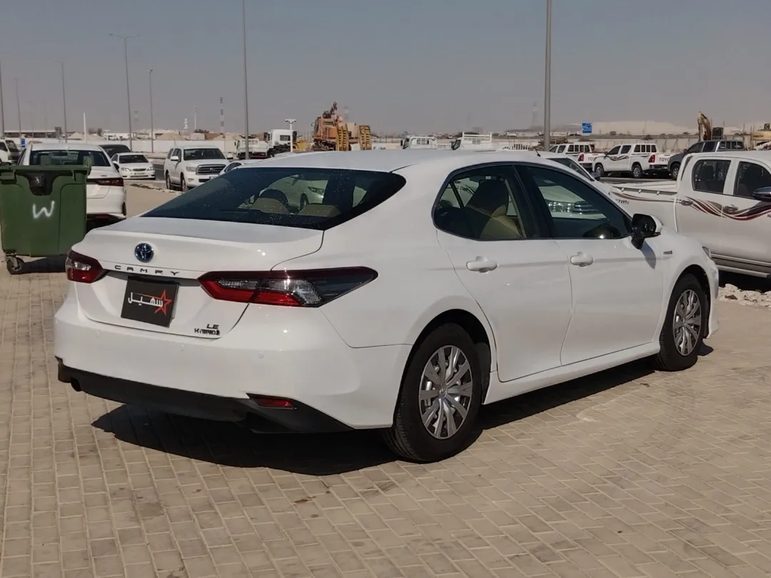 Toyota Camry LE 2022 - Image 2