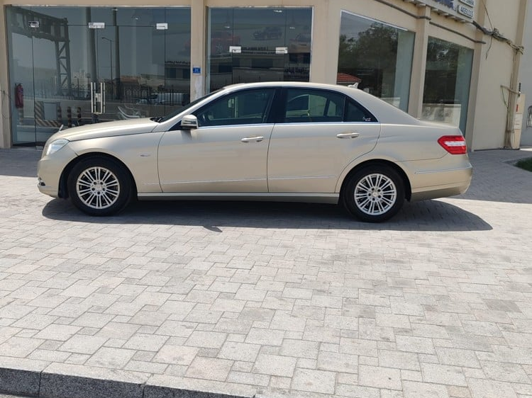 Mercedes-Benz E-Class Sedan 200 - Image 3